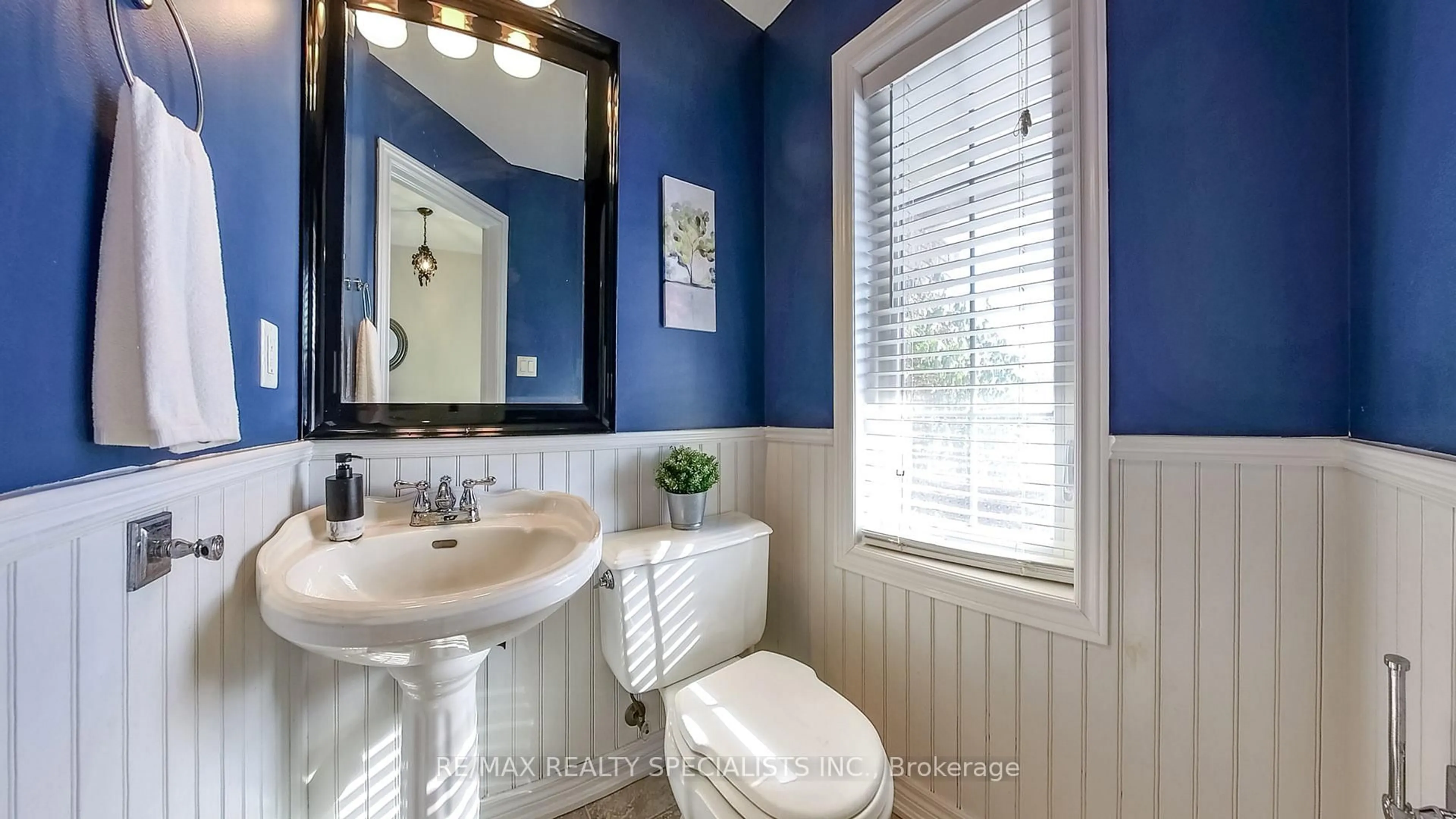 Contemporary bathroom, ceramic/tile floor for 189 FALL FAIR Way, Hamilton Ontario L0R 1C0