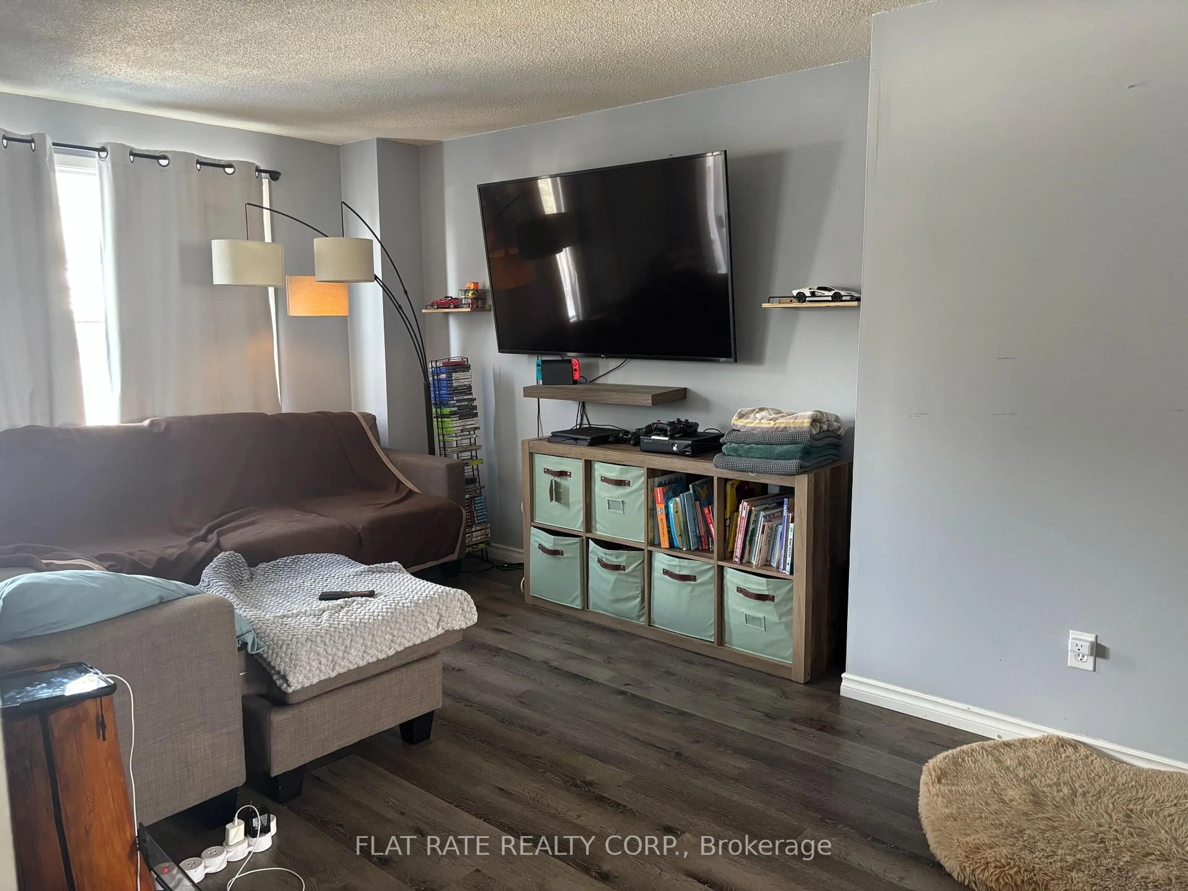 A pic of a room for 2153 Walker Ave, Peterborough Ontario K9L 1T6