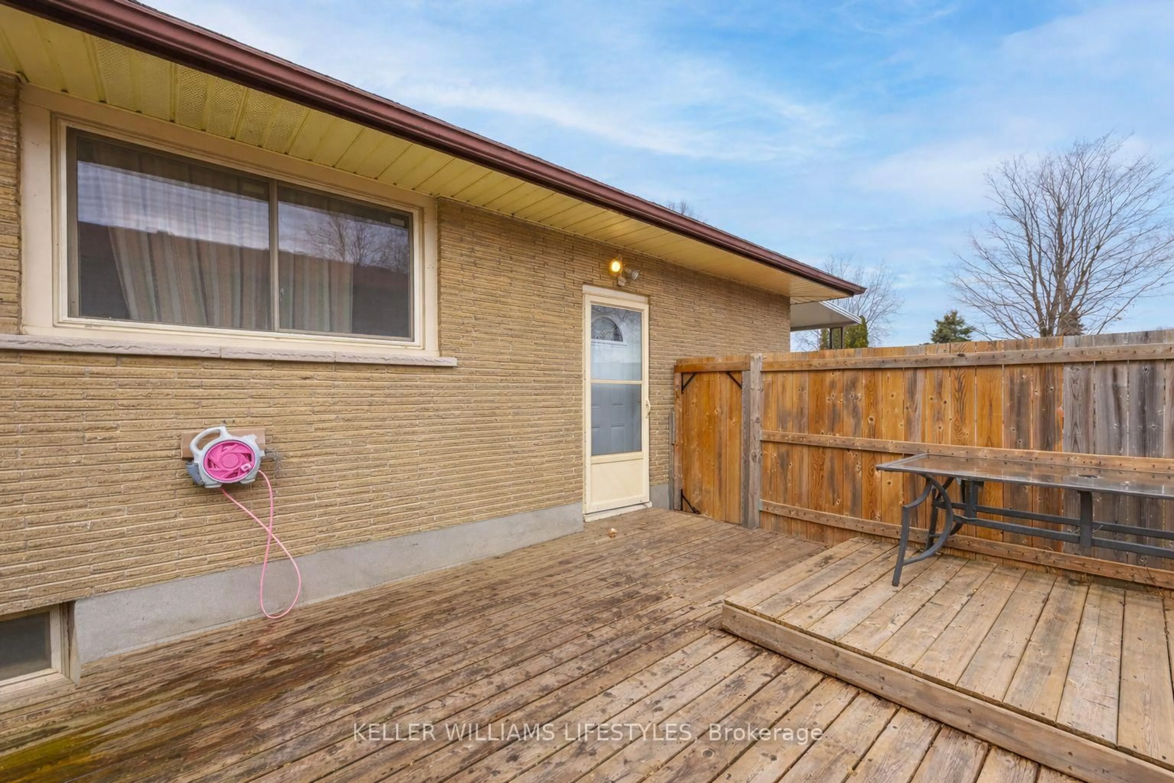 Unknown for 9 Buchan Rd, London East Ontario N5V 1K9