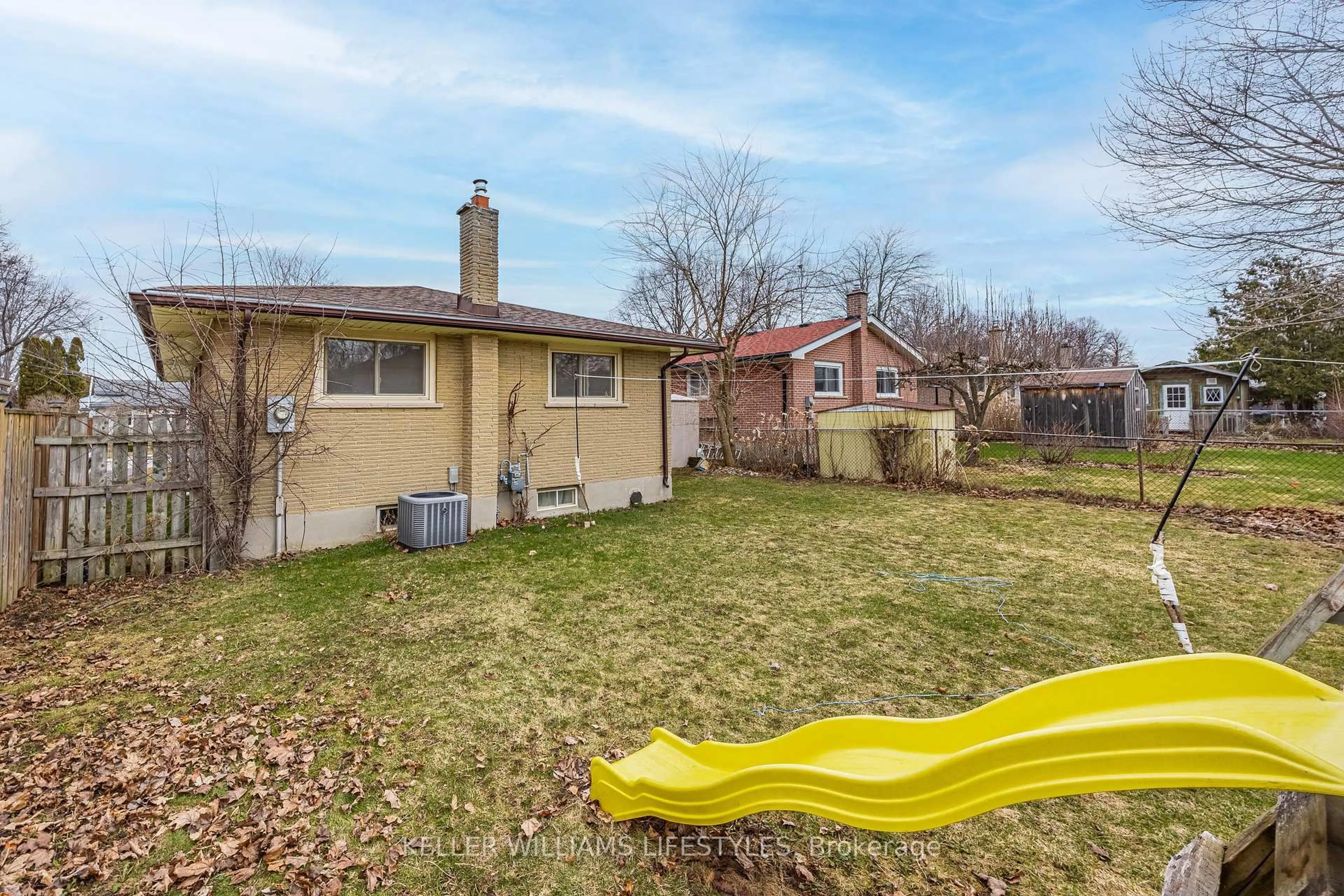 A pic from outside/outdoor area/front of a property/back of a property/a pic from drone, street for 9 Buchan Rd, London East Ontario N5V 1K9