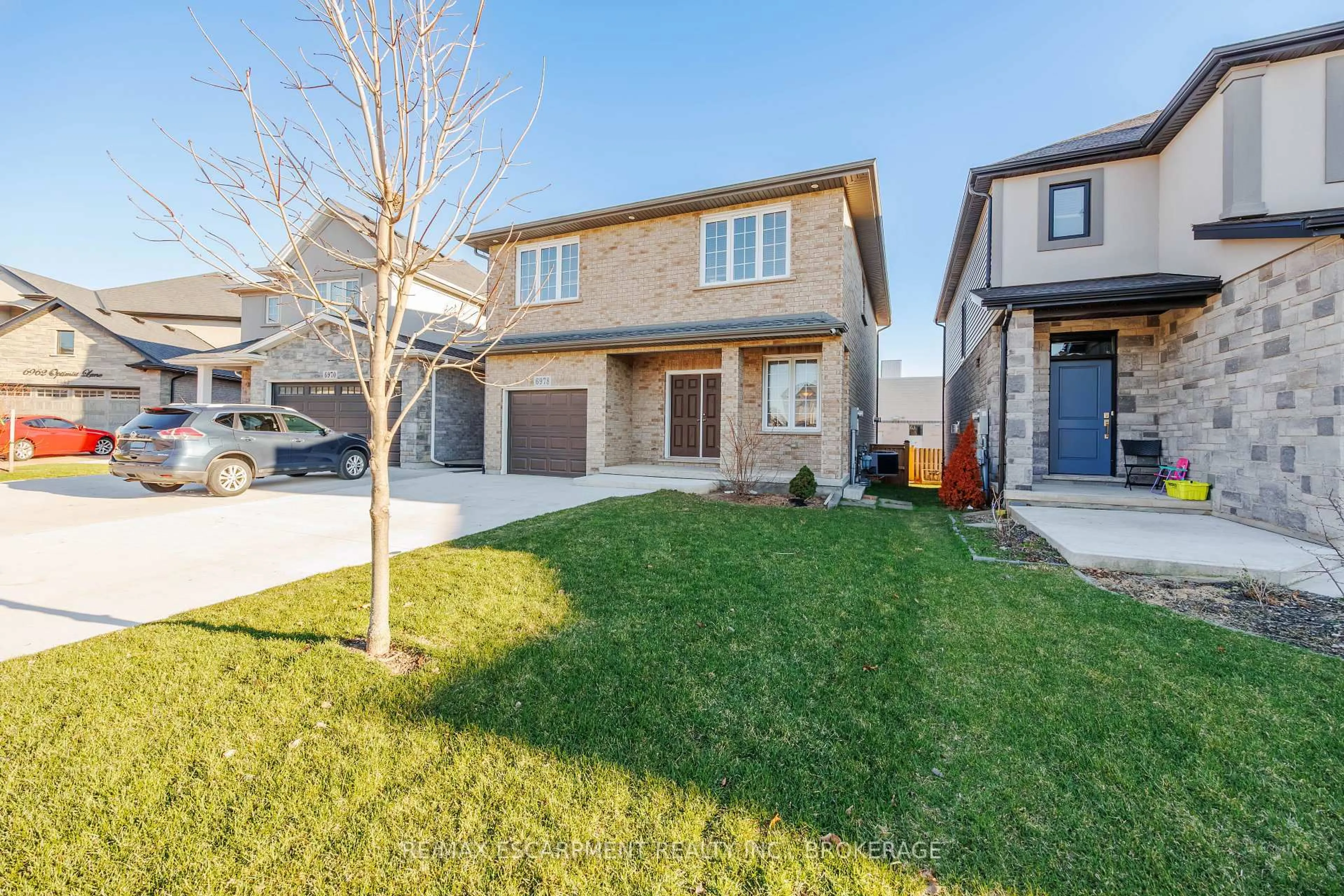 A pic from outside/outdoor area/front of a property/back of a property/a pic from drone, street for 6978 Optimist Lane, Niagara Falls Ontario L2E 0B1