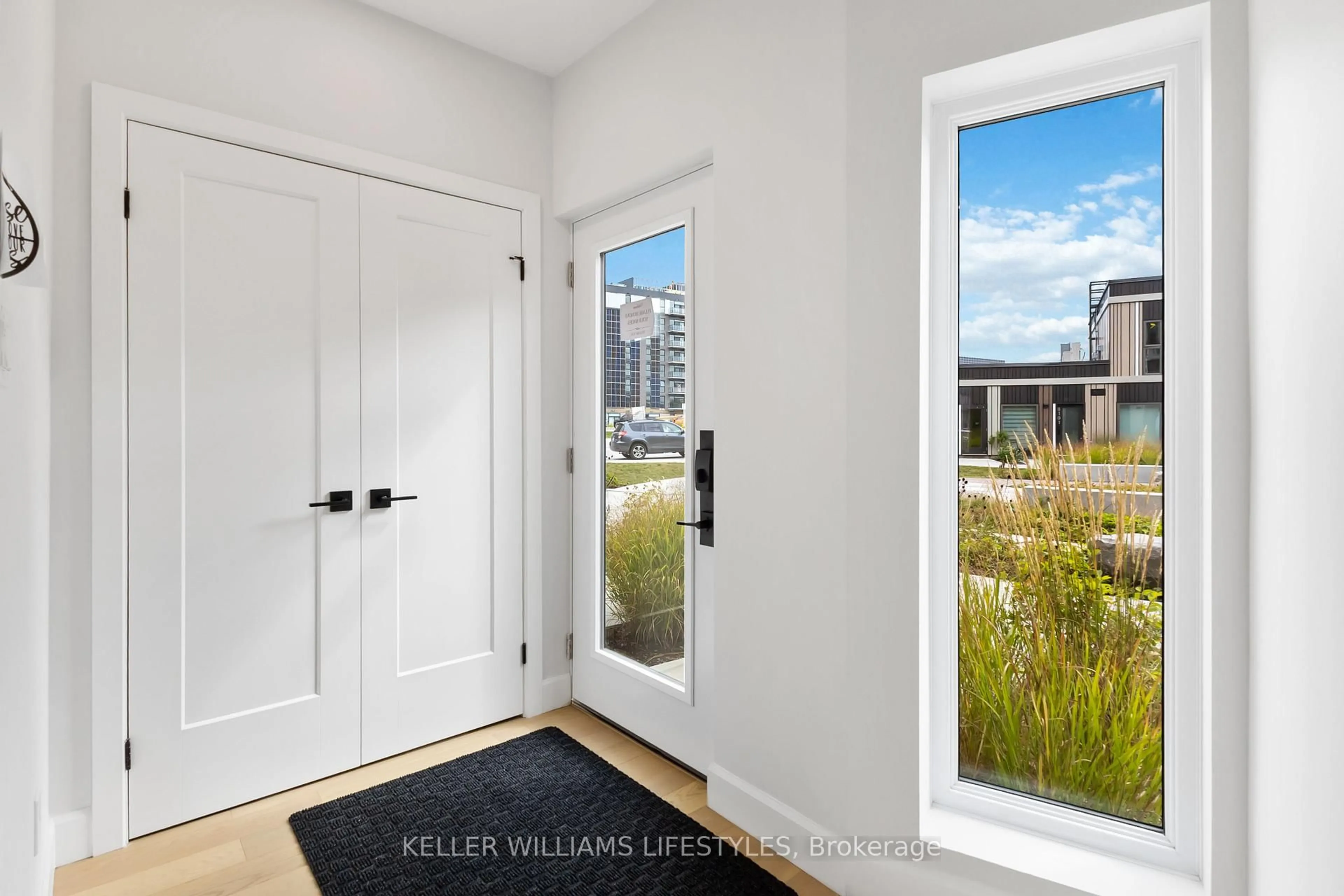 Indoor entryway for 2082 Lumen Dr #B117, London South Ontario N6K 0L3