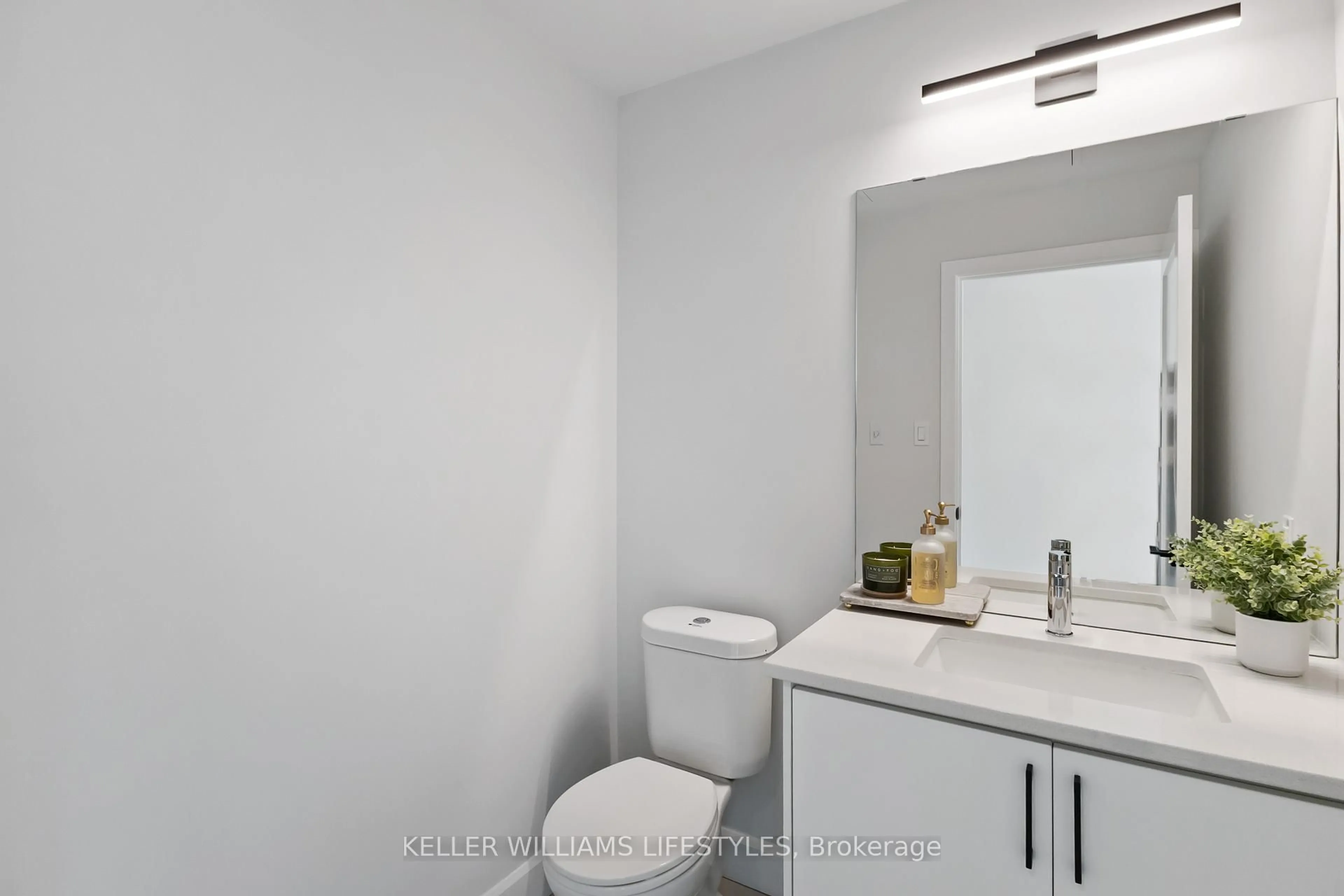Standard bathroom, unknown for 2082 Lumen Dr #B117, London South Ontario N6K 0L3