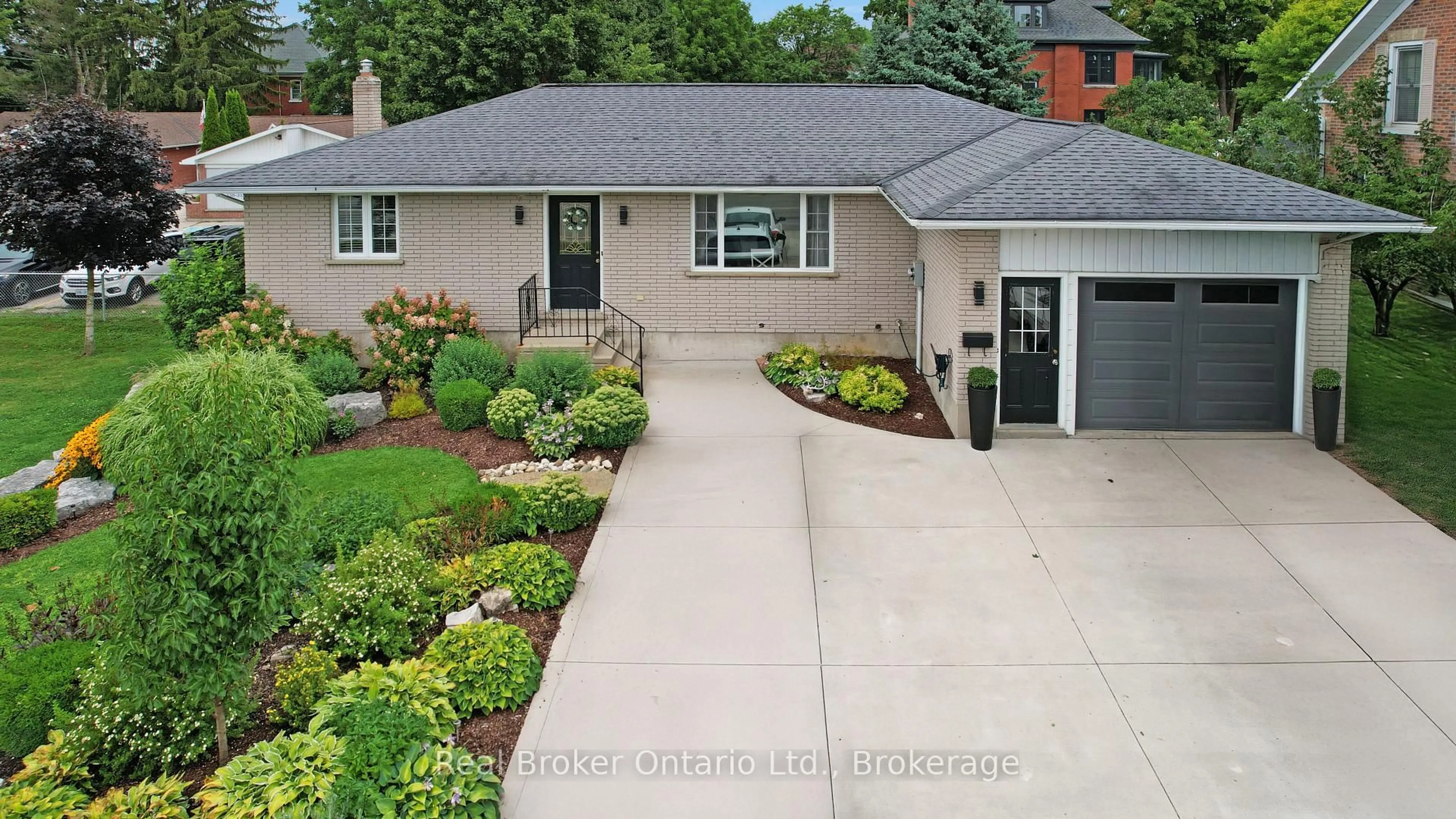 Unknown for 40 Arthur St, Minto Ontario N0G 1Z0