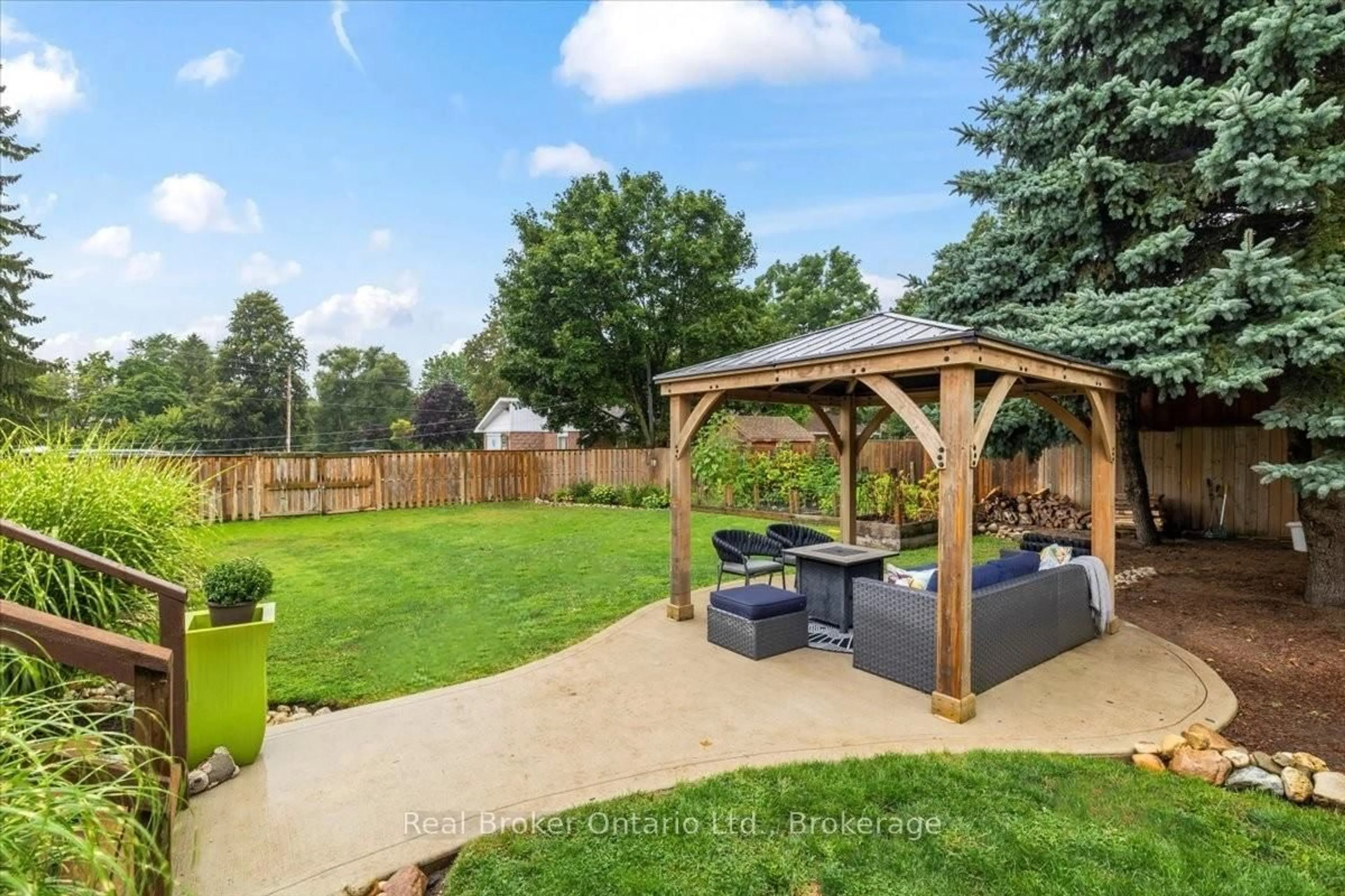Patio, unknown for 40 Arthur St, Minto Ontario N0G 1Z0
