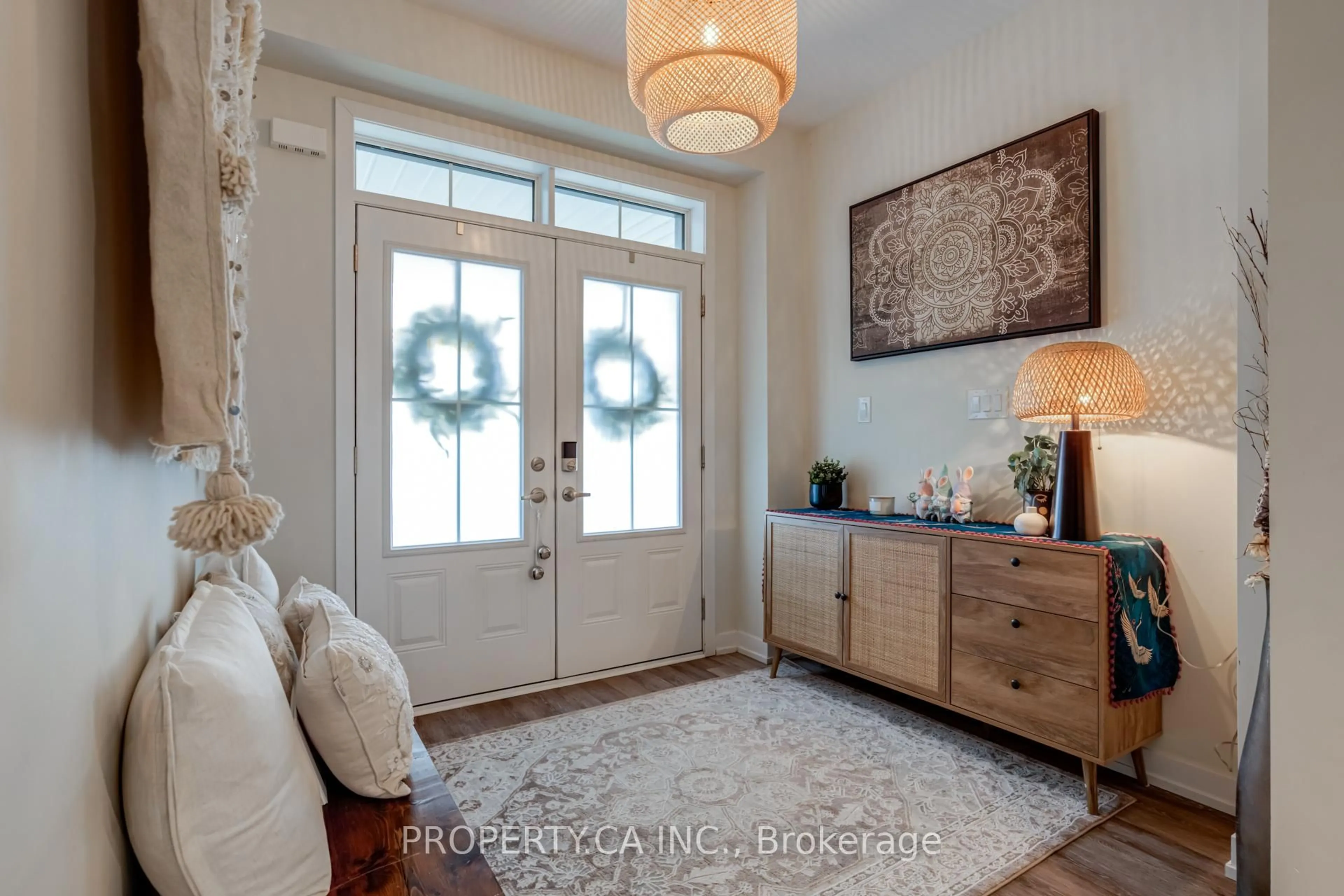 Indoor entryway for 176 Whithorn Cres, Haldimand Ontario N3W 0G7