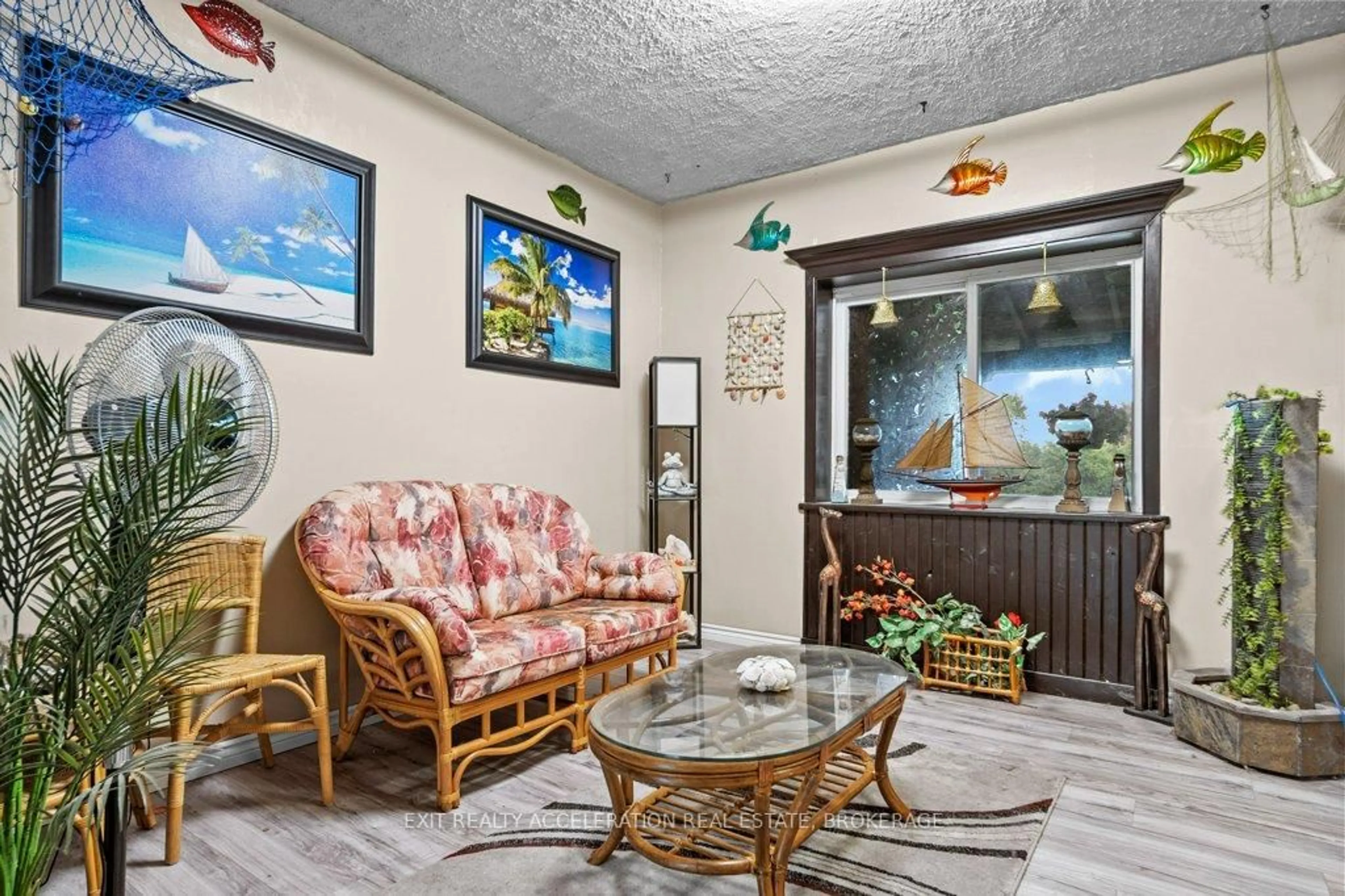 Lobby for 108 Dundas St, Deseronto Ontario K0K 1X0