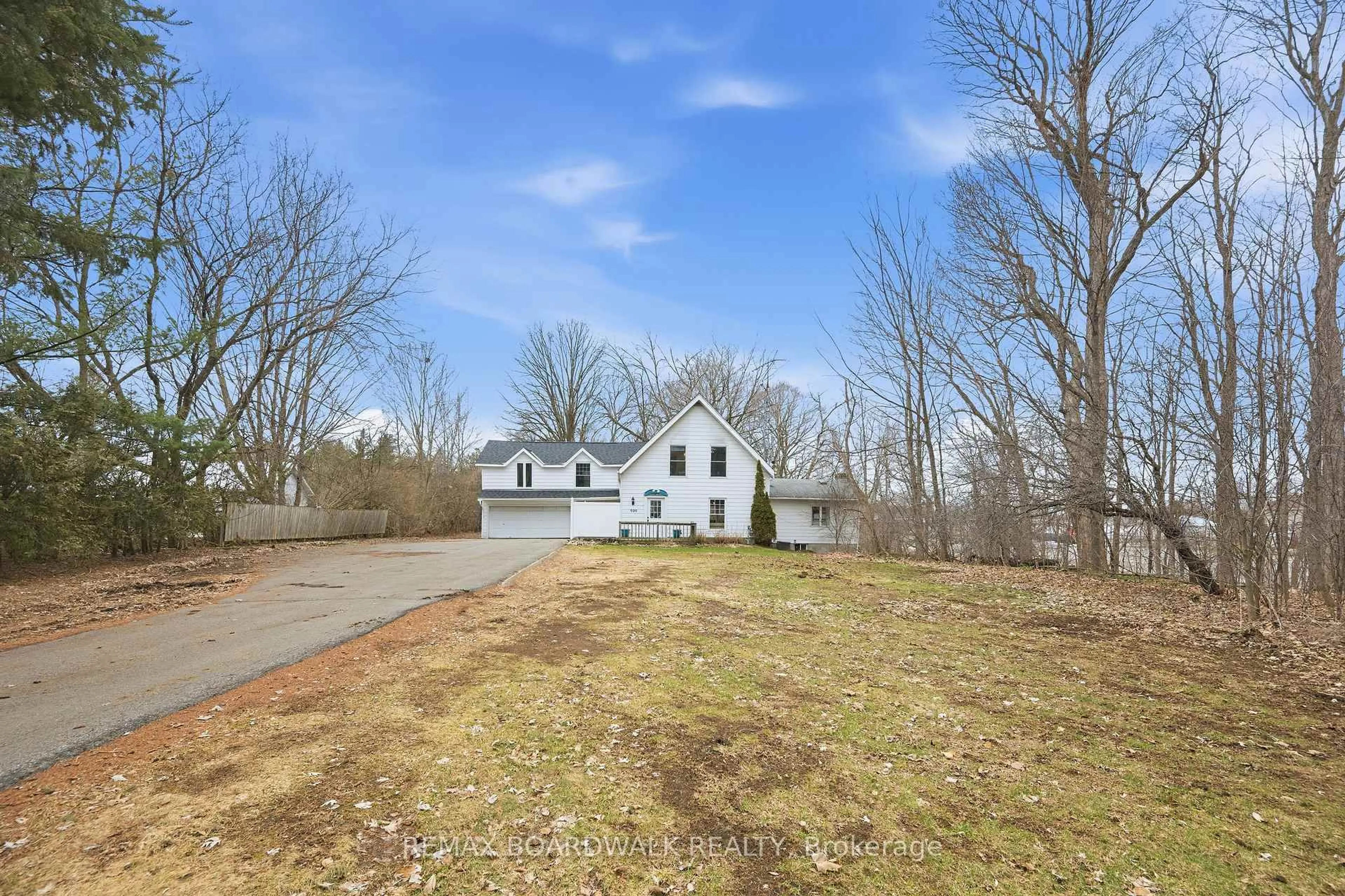 A pic from outside/outdoor area/front of a property/back of a property/a pic from drone, street for 920 Stewart Blvd, Elizabethtown-Kitley Ontario K6V 5T4