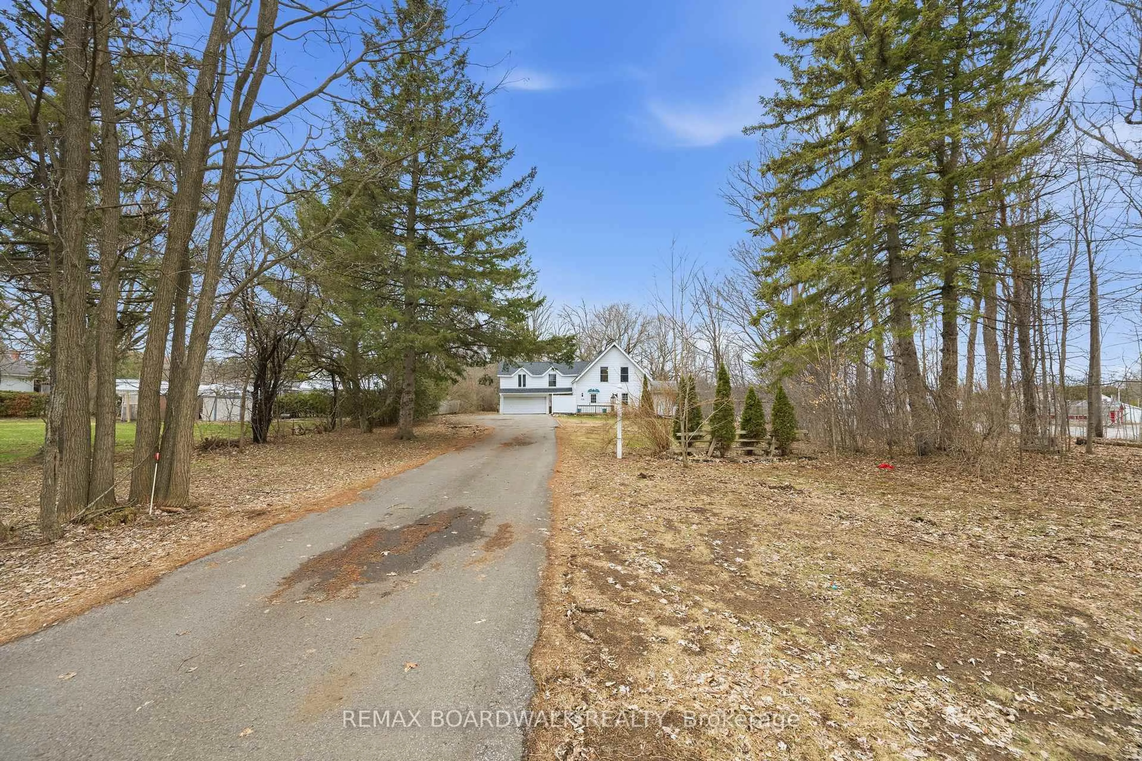 A pic from outside/outdoor area/front of a property/back of a property/a pic from drone, unknown for 920 Stewart Blvd, Elizabethtown-Kitley Ontario K6V 5T4