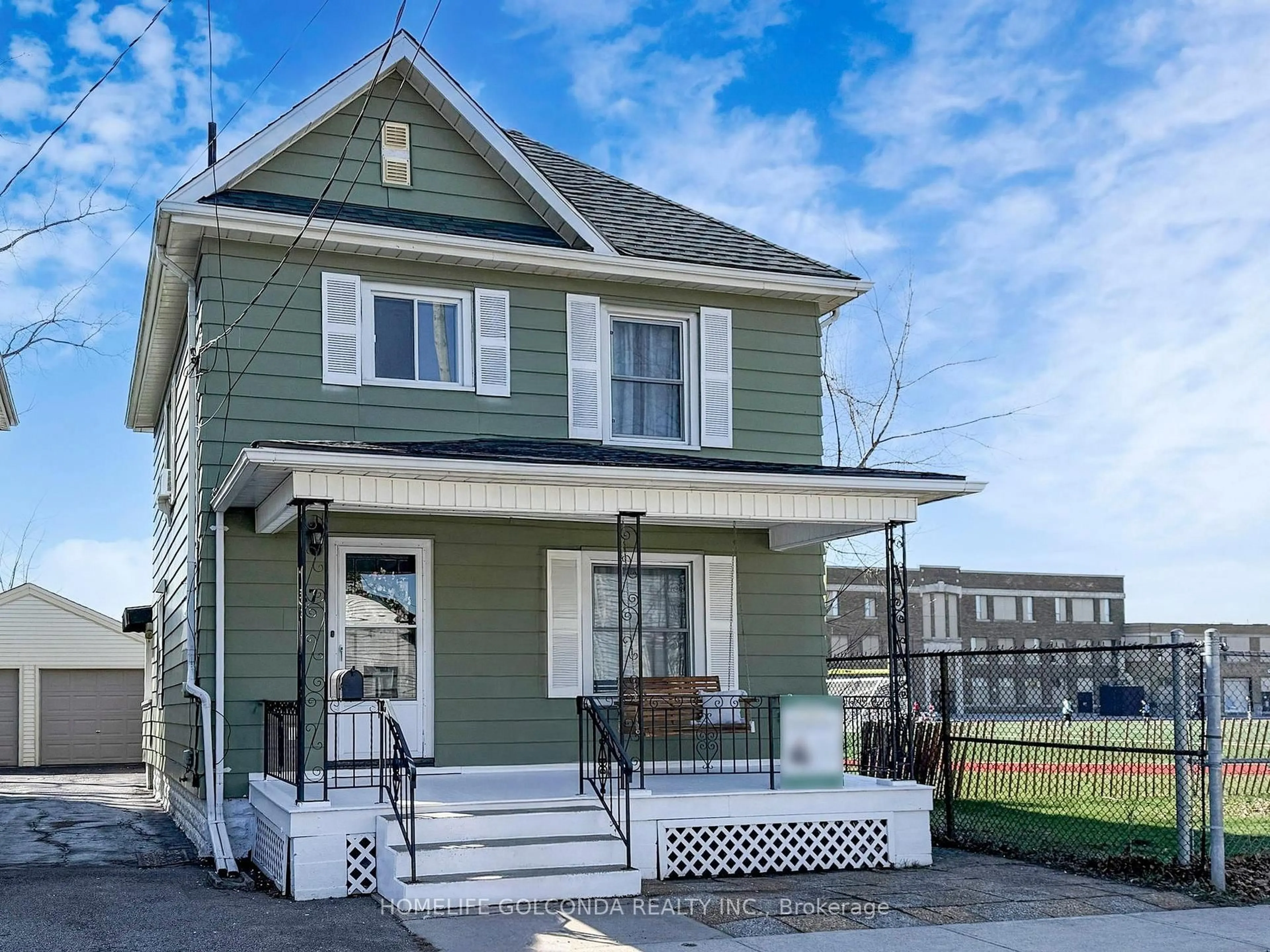 Home with vinyl exterior material, street for 27 Woodland Ave, St. Catharines Ontario L2R 5A1