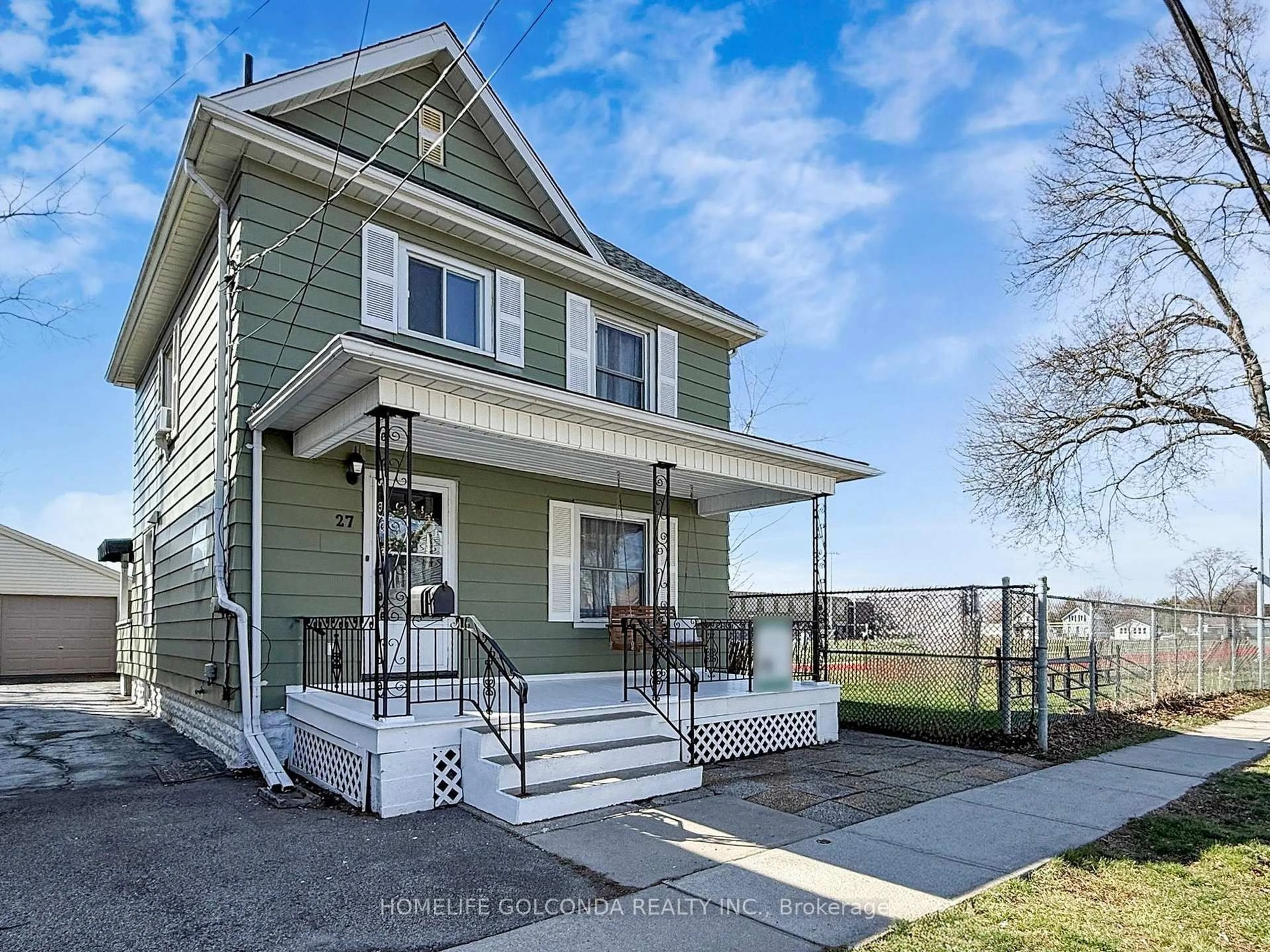 Home with vinyl exterior material, unknown for 27 Woodland Ave, St. Catharines Ontario L2R 5A1