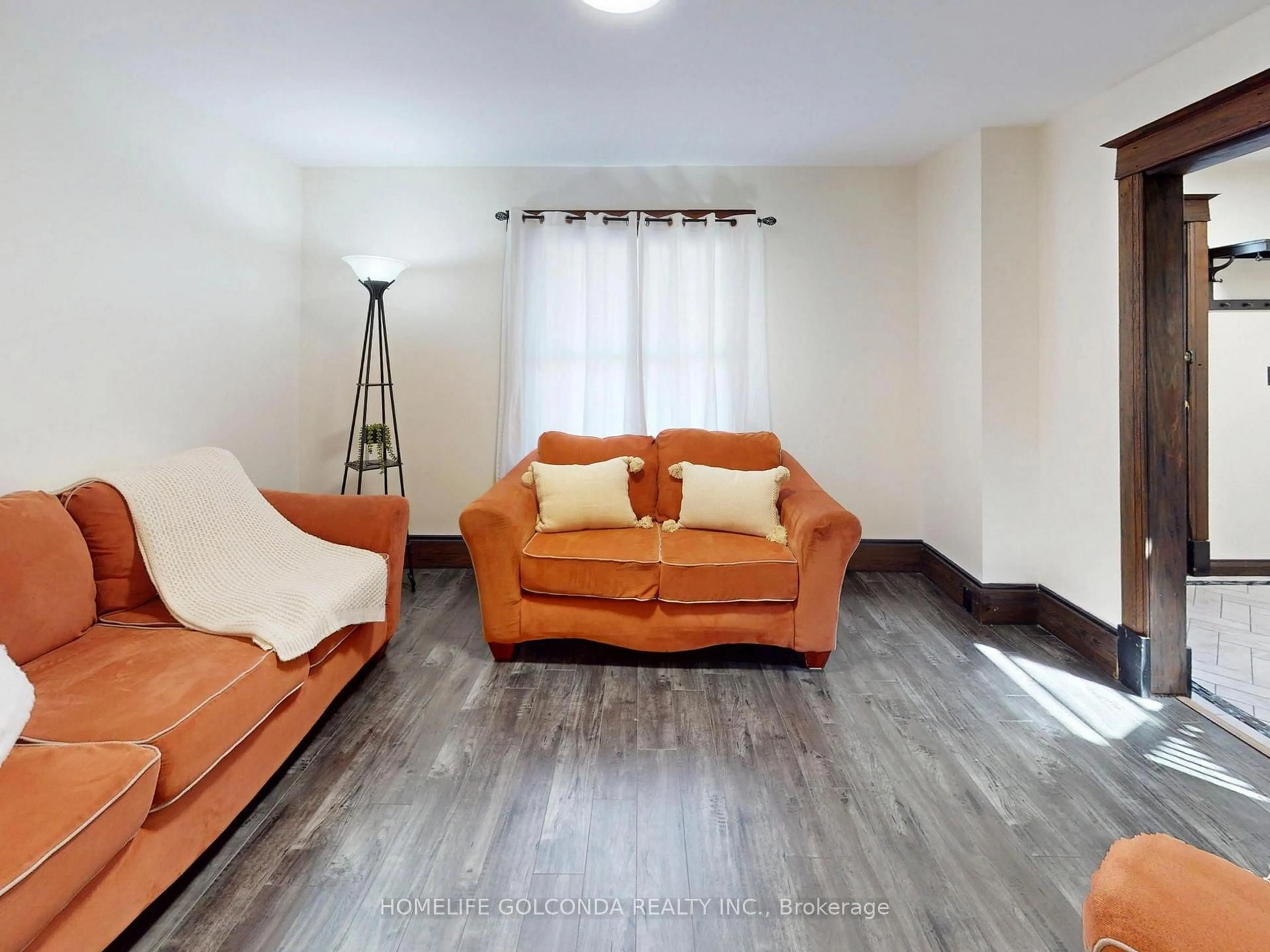 Living room with furniture, unknown for 27 Woodland Ave, St. Catharines Ontario L2R 5A1