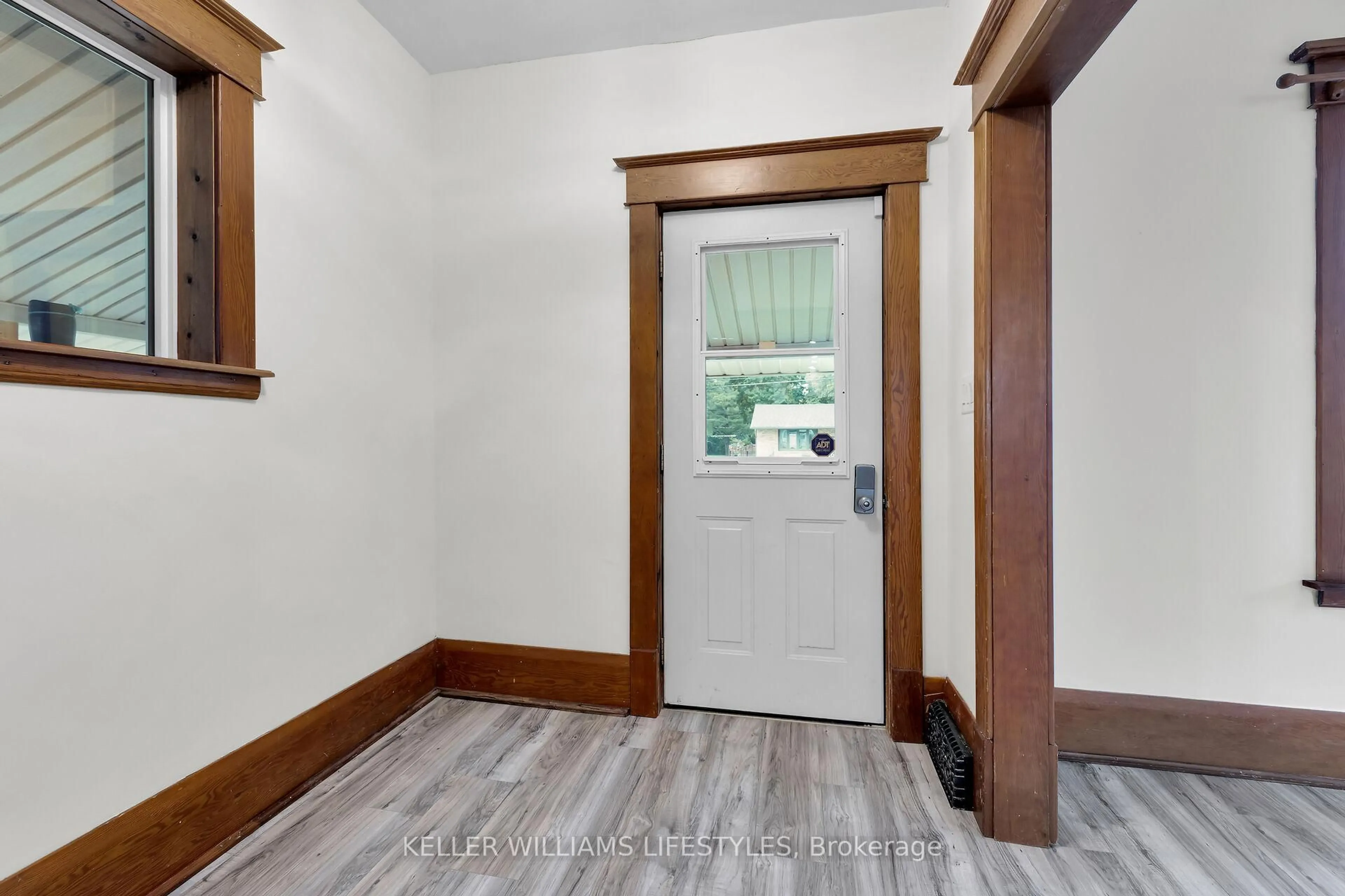 Indoor entryway for 95 JOHN St, South Huron Ontario N0M 1S0