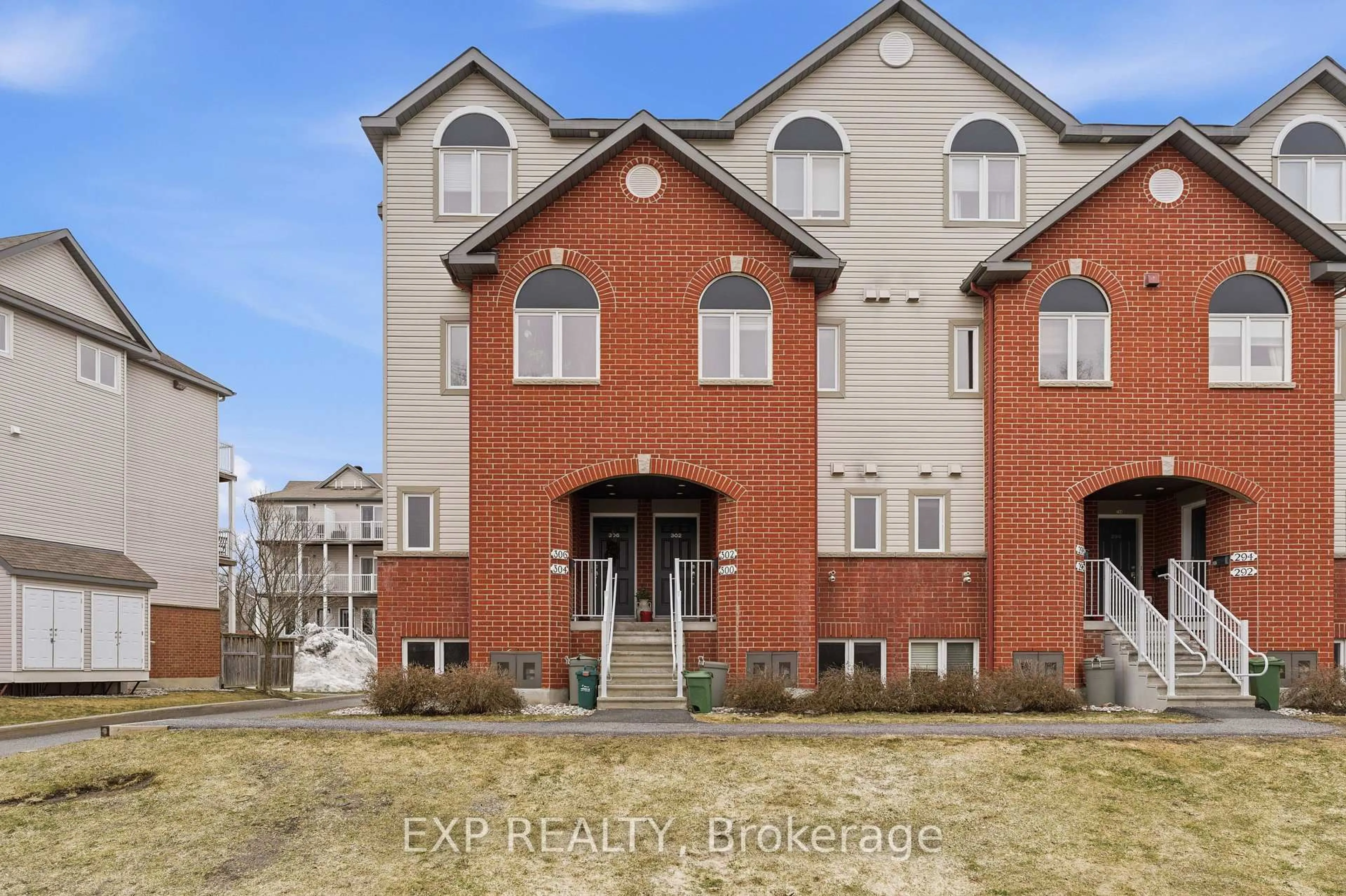 Home with brick exterior material, unknown for 300 London Terr, Ottawa Ontario K1K 2W2