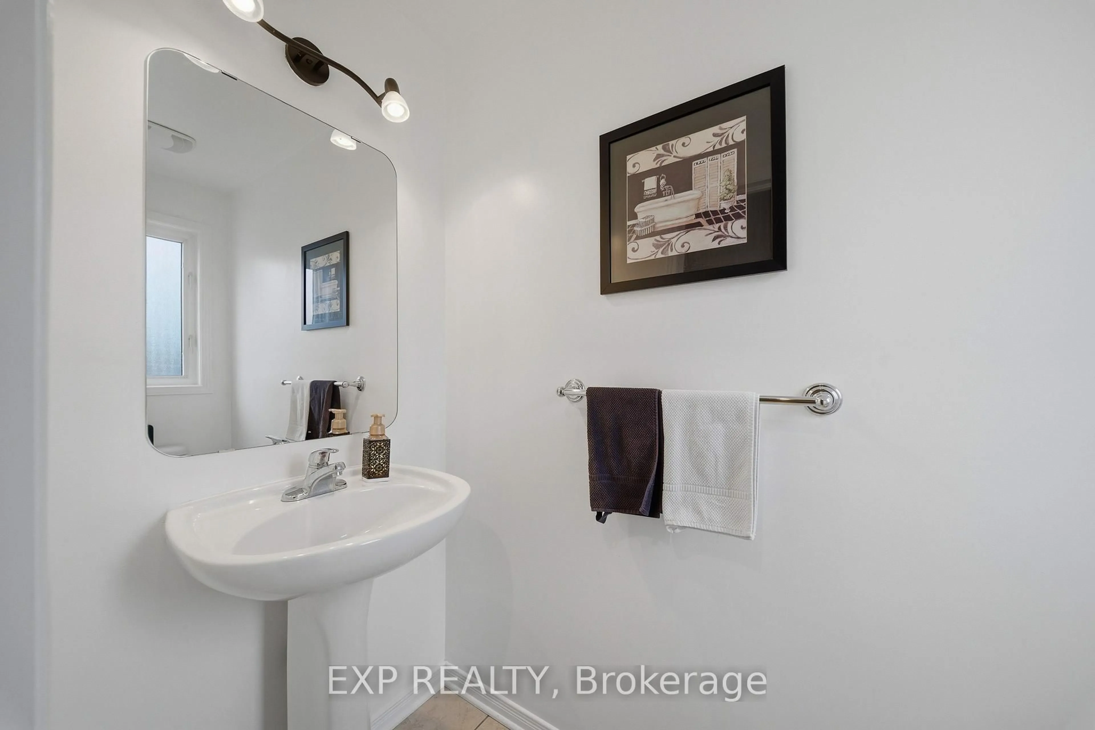 Standard bathroom, ceramic/tile floor for 300 London Terr, Ottawa Ontario K1K 2W2