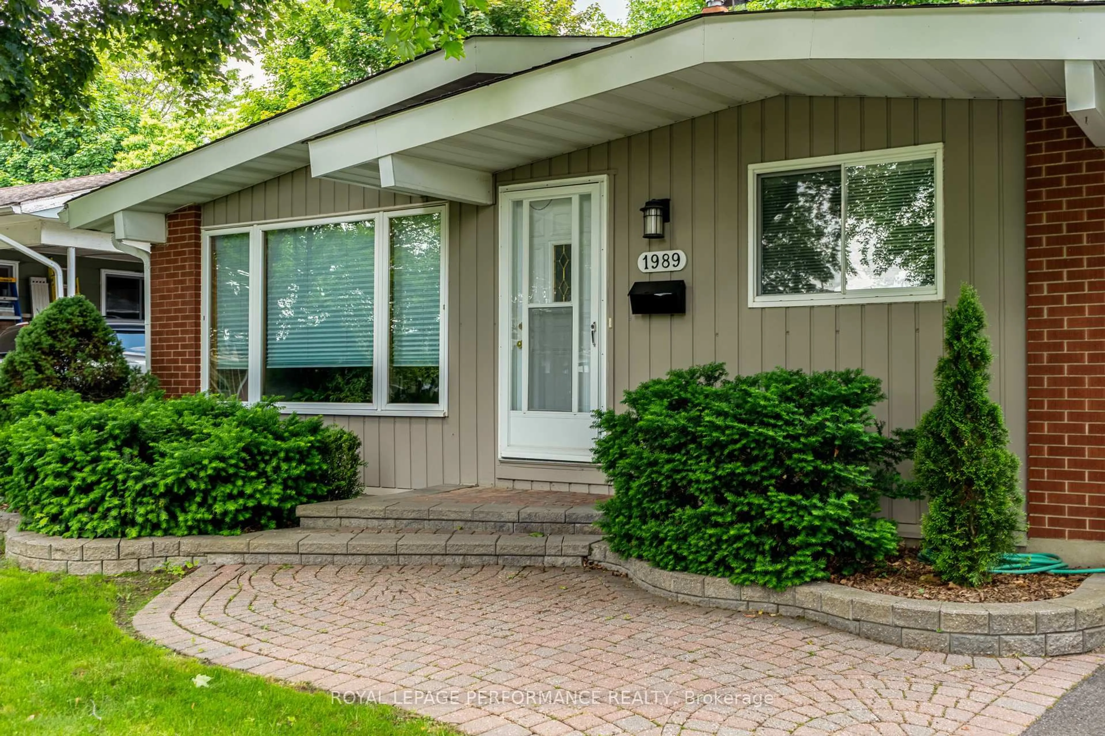 Home with vinyl exterior material, street for 1989 Michigan Ave, Ottawa Ontario K1H 6Y1