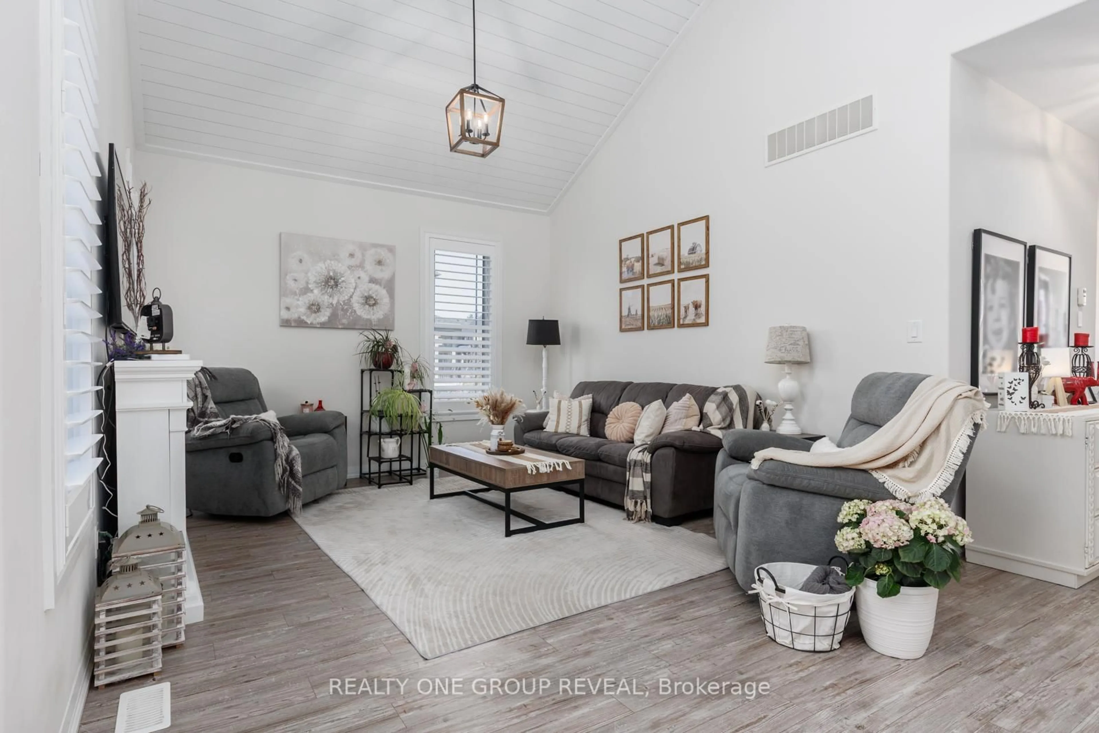 Living room with furniture, unknown for 208 Strachan St, Port Hope Ontario L1A 0E9