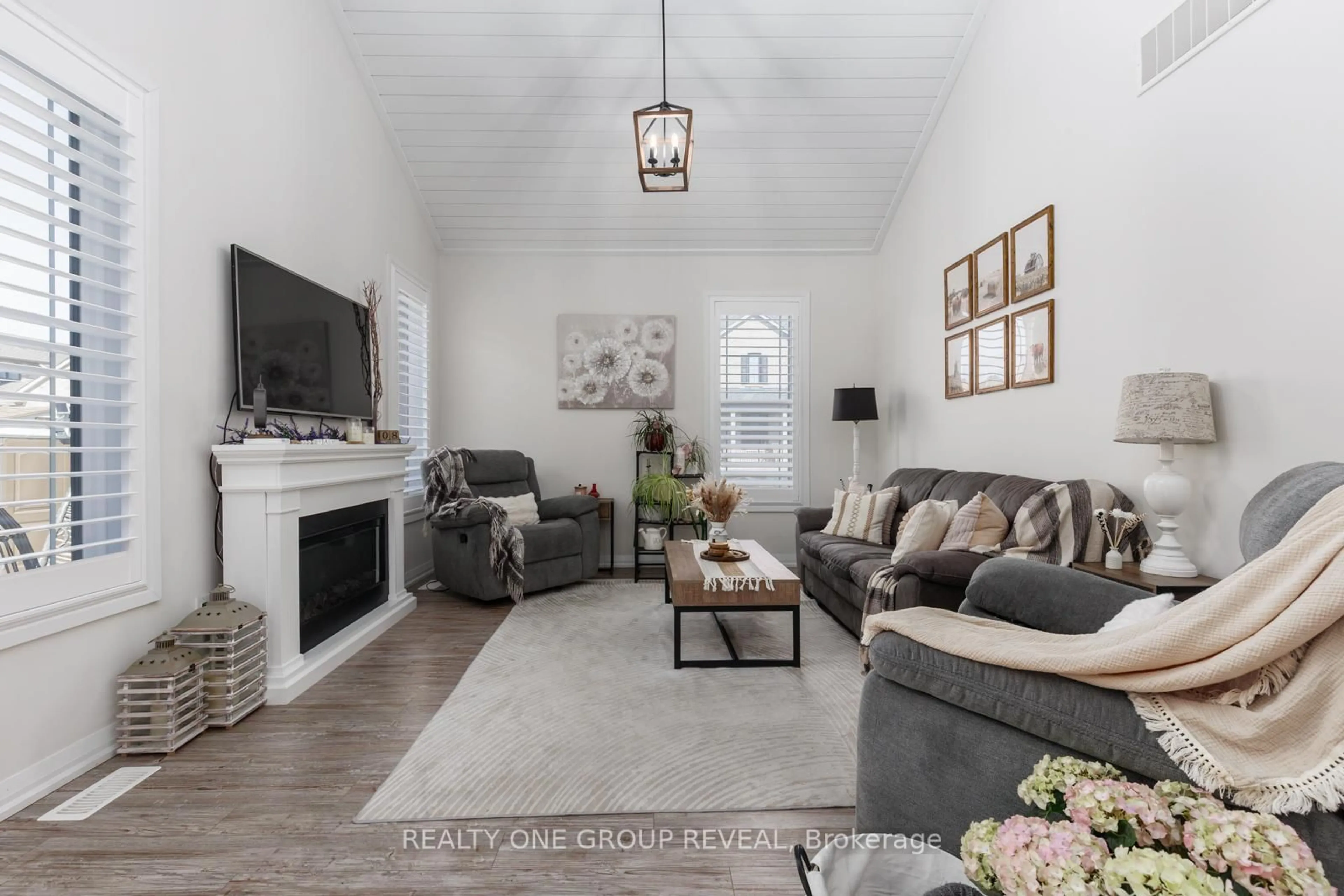 Living room with furniture, unknown for 208 Strachan St, Port Hope Ontario L1A 0E9