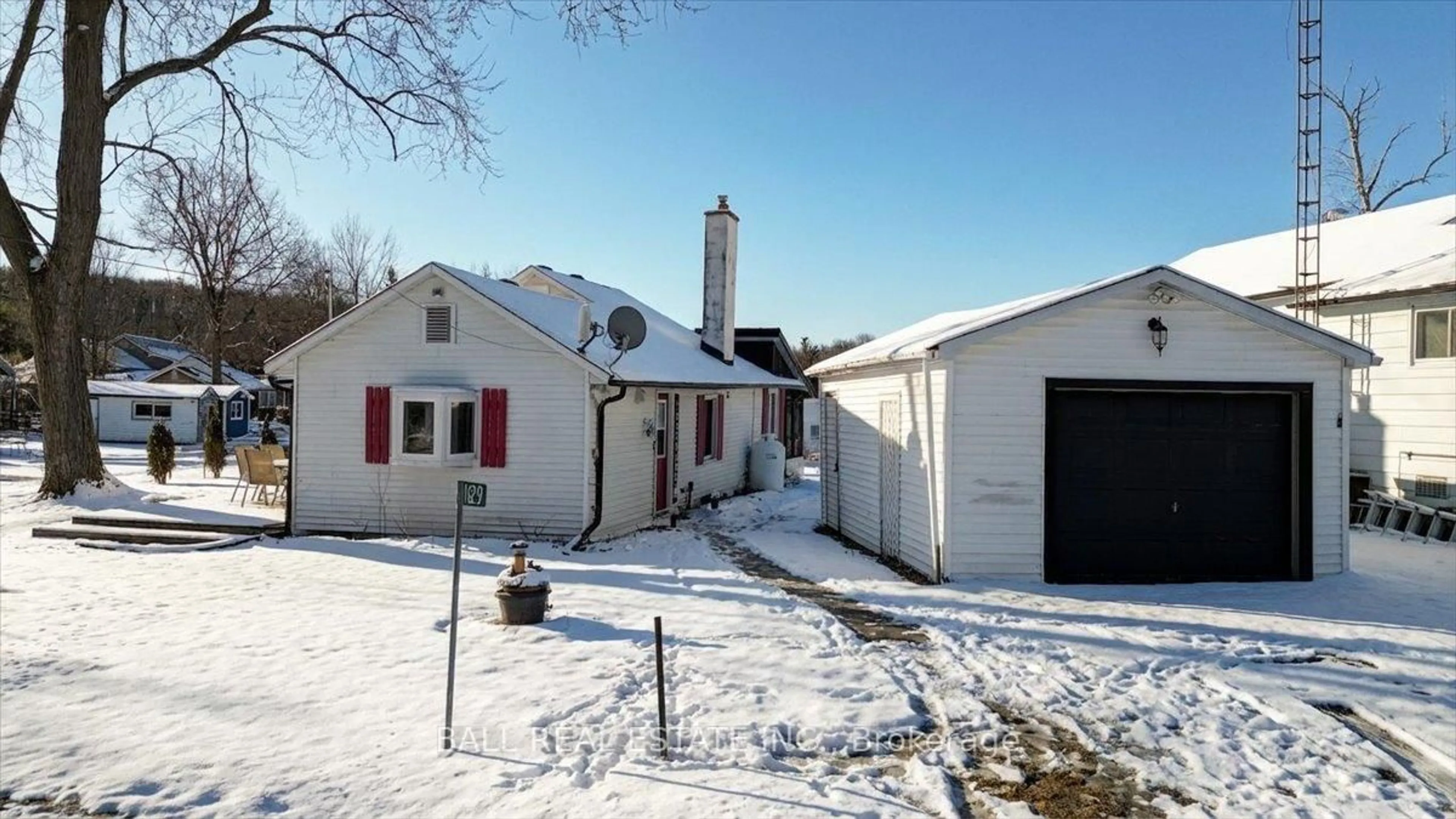 A pic from outside/outdoor area/front of a property/back of a property/a pic from drone, street for 1129 McCarthy's Point Rd, Asphodel-Norwood Ontario K0L 1Y0