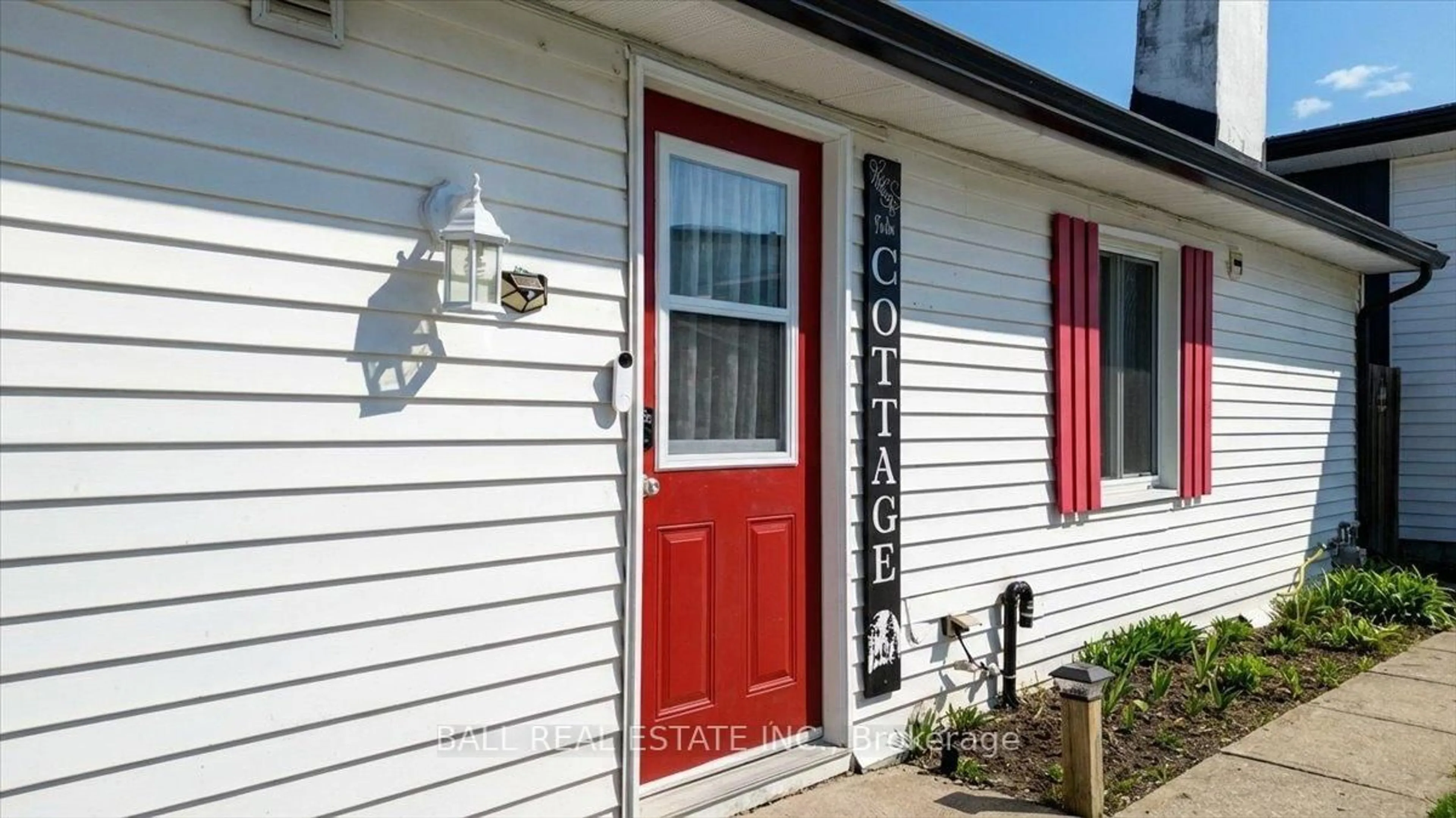 Home with vinyl exterior material, street for 1129 McCarthy's Point Rd, Asphodel-Norwood Ontario K0L 1Y0