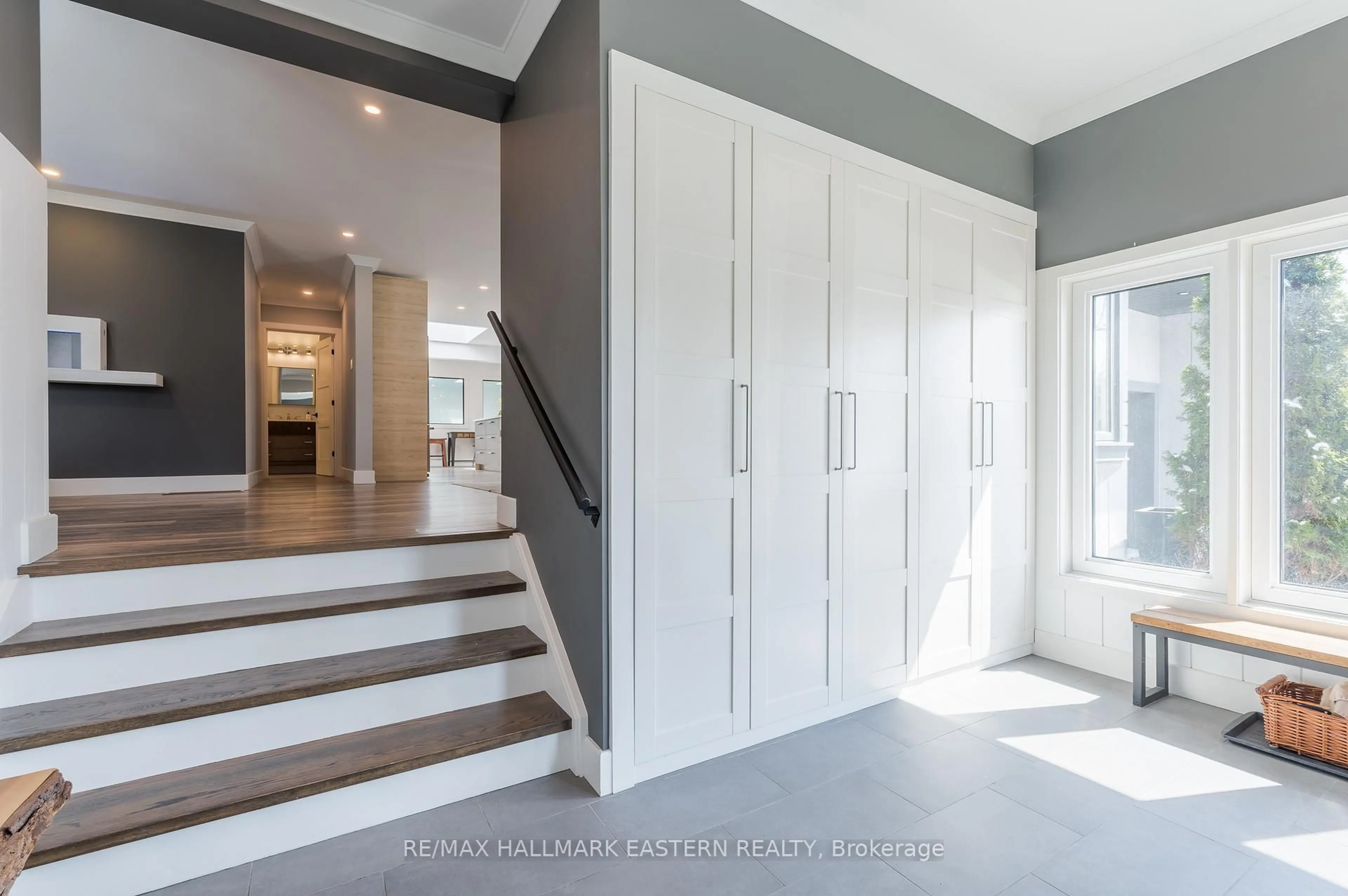 Indoor entryway for 6 Weller Cres, Peterborough Ontario K9J 6J5