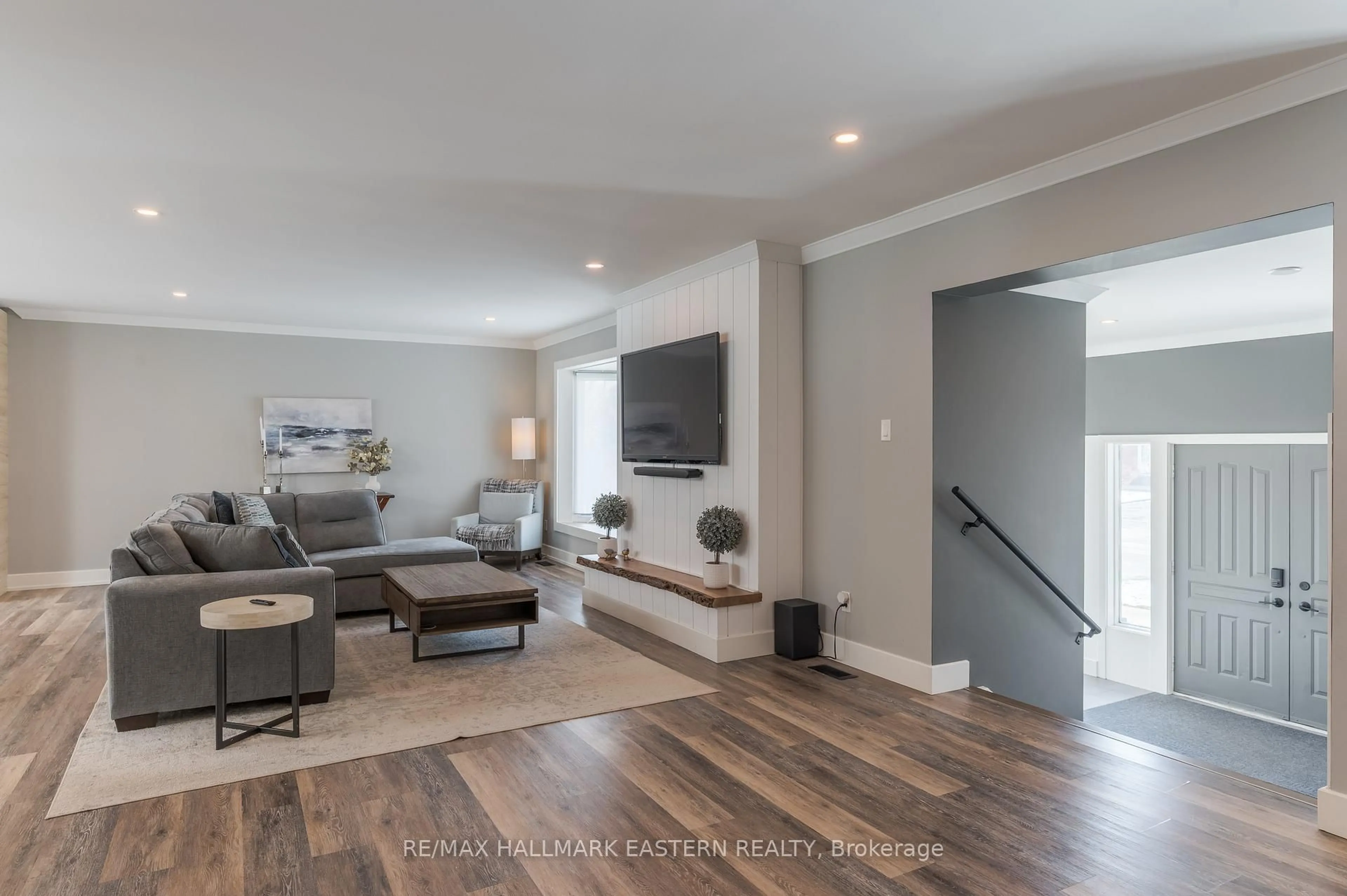 Living room with furniture, unknown for 6 Weller Cres, Peterborough Ontario K9J 6J5