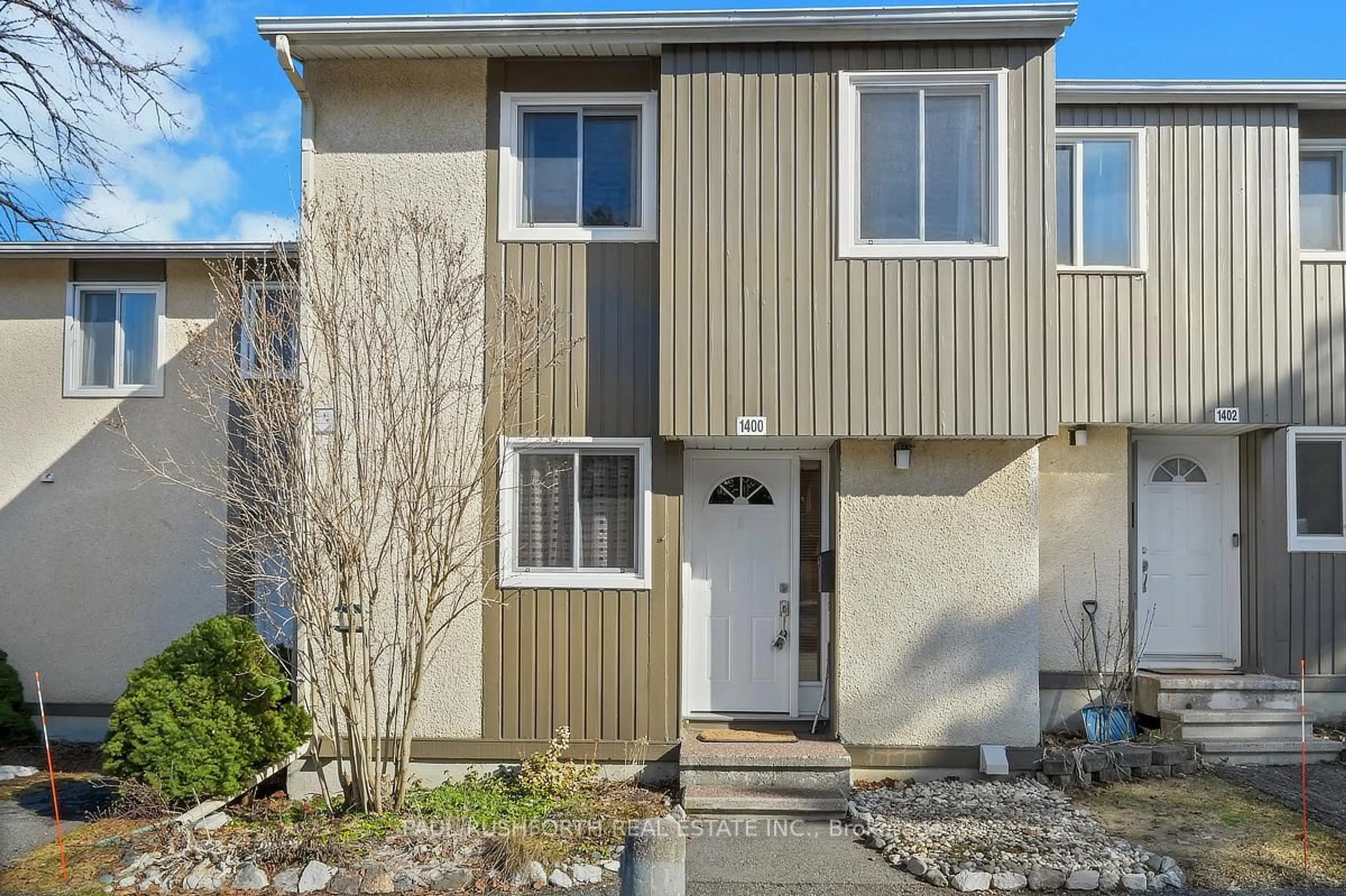 Home with vinyl exterior material, street for 1400 Lassiter Terr, Ottawa Ontario K1J 8N3