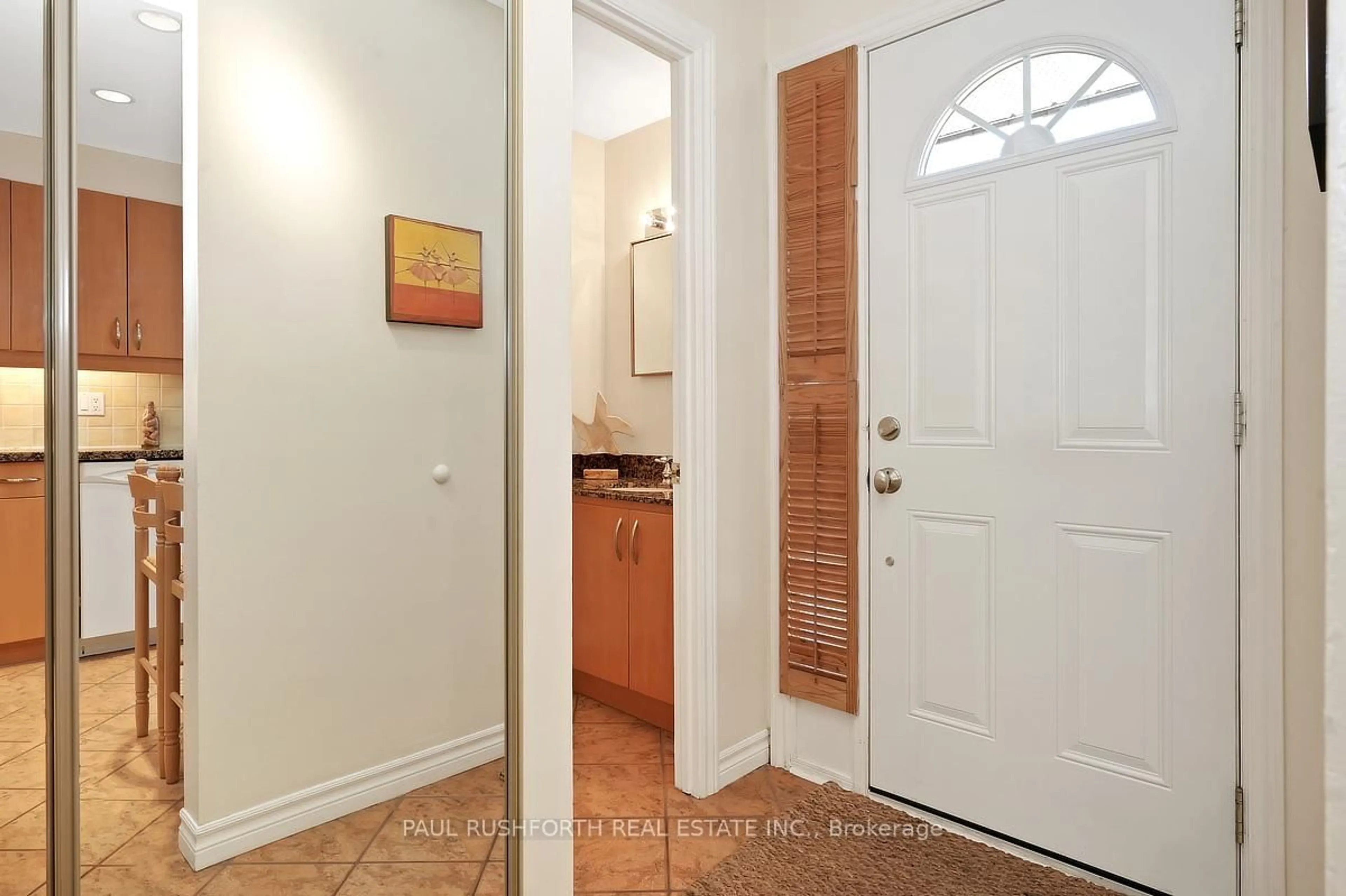 Indoor entryway for 1400 Lassiter Terr, Ottawa Ontario K1J 8N3