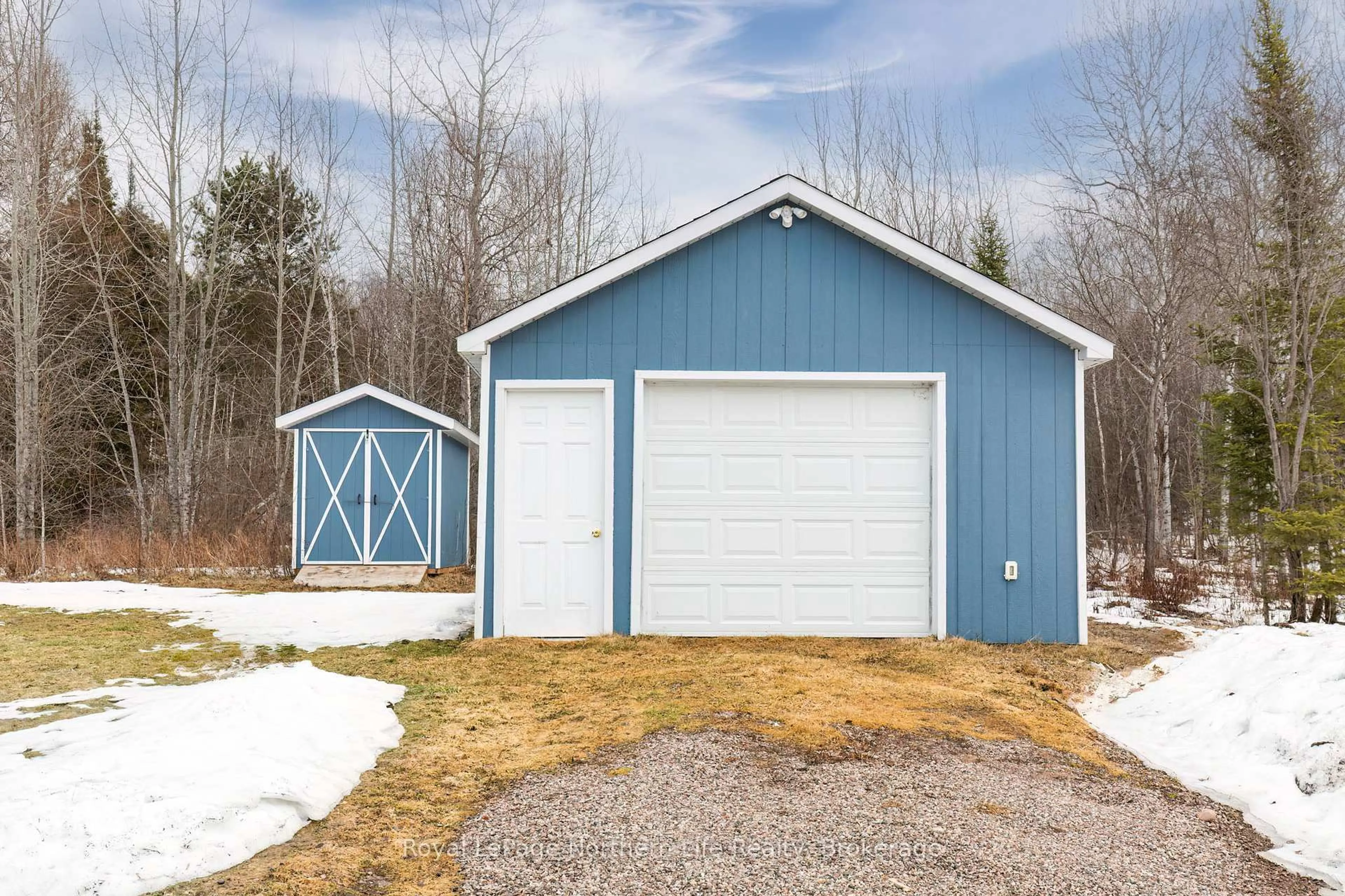 Shed for 300 Yonge St, Bonfield Ontario P0H 1E0