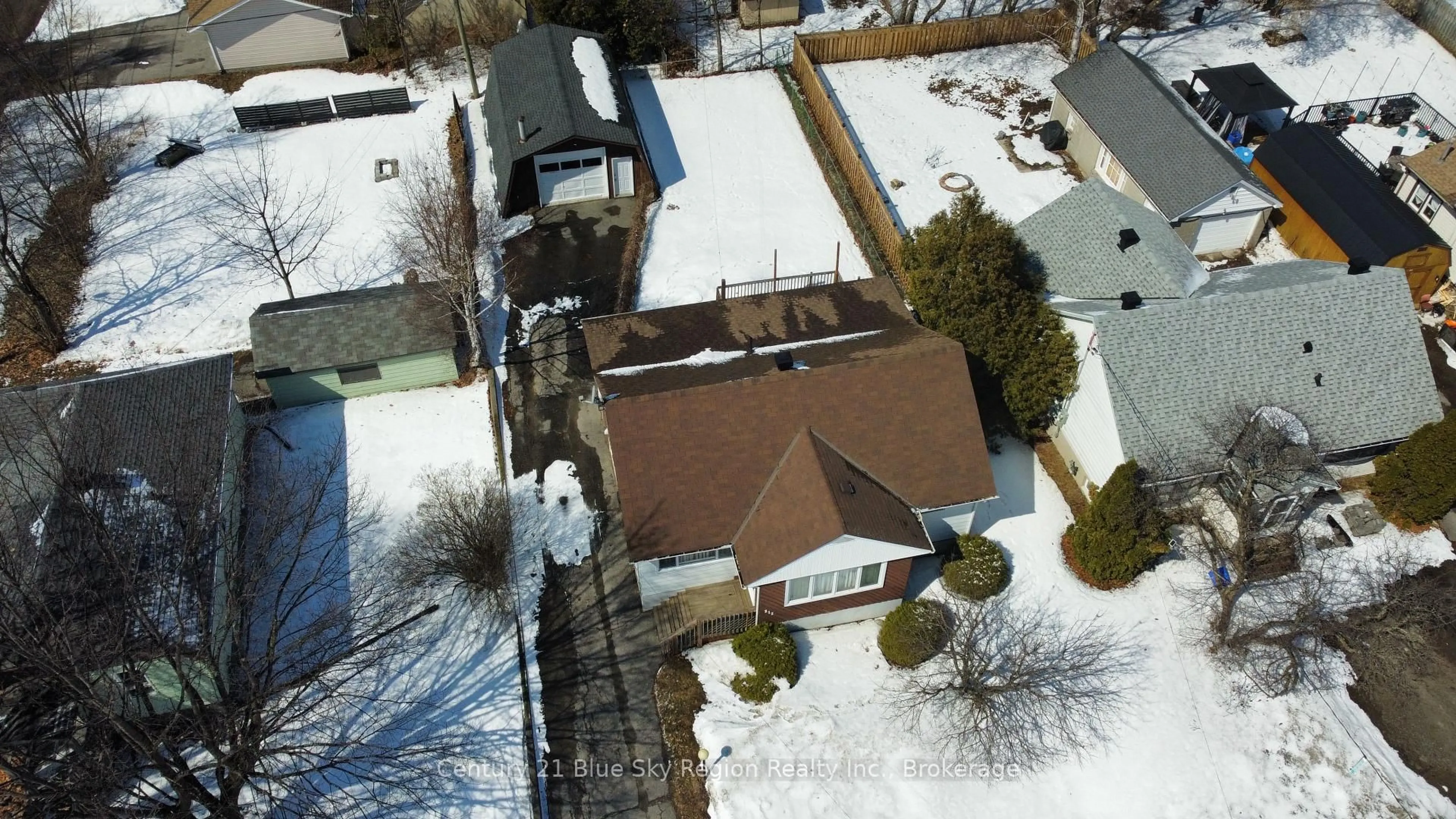 A pic from outside/outdoor area/front of a property/back of a property/a pic from drone, street for 215 Princess St, North Bay Ontario P1B 6C4