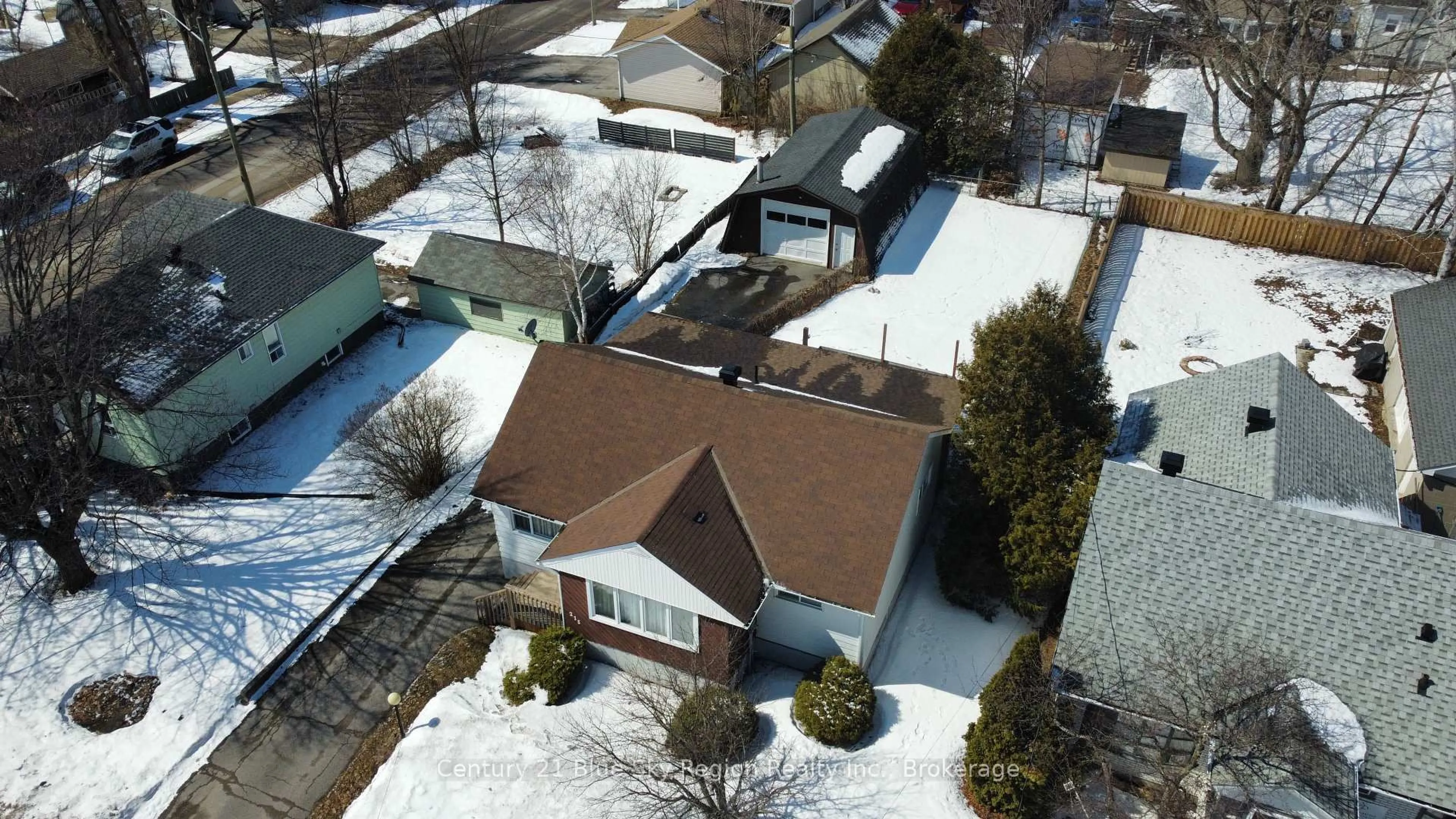 A pic from outside/outdoor area/front of a property/back of a property/a pic from drone, street for 215 Princess St, North Bay Ontario P1B 6C4