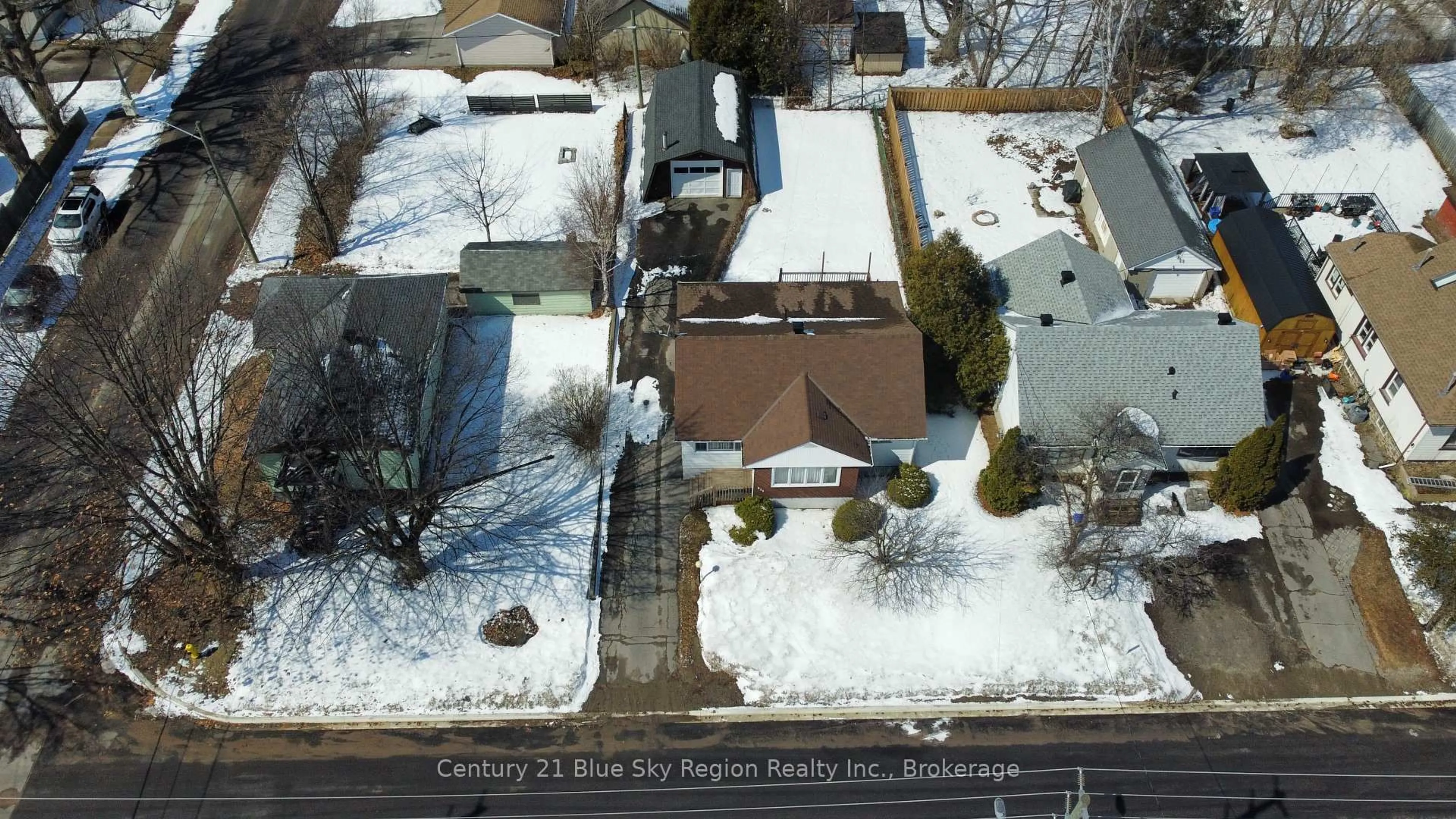 A pic from outside/outdoor area/front of a property/back of a property/a pic from drone, street for 215 Princess St, North Bay Ontario P1B 6C4