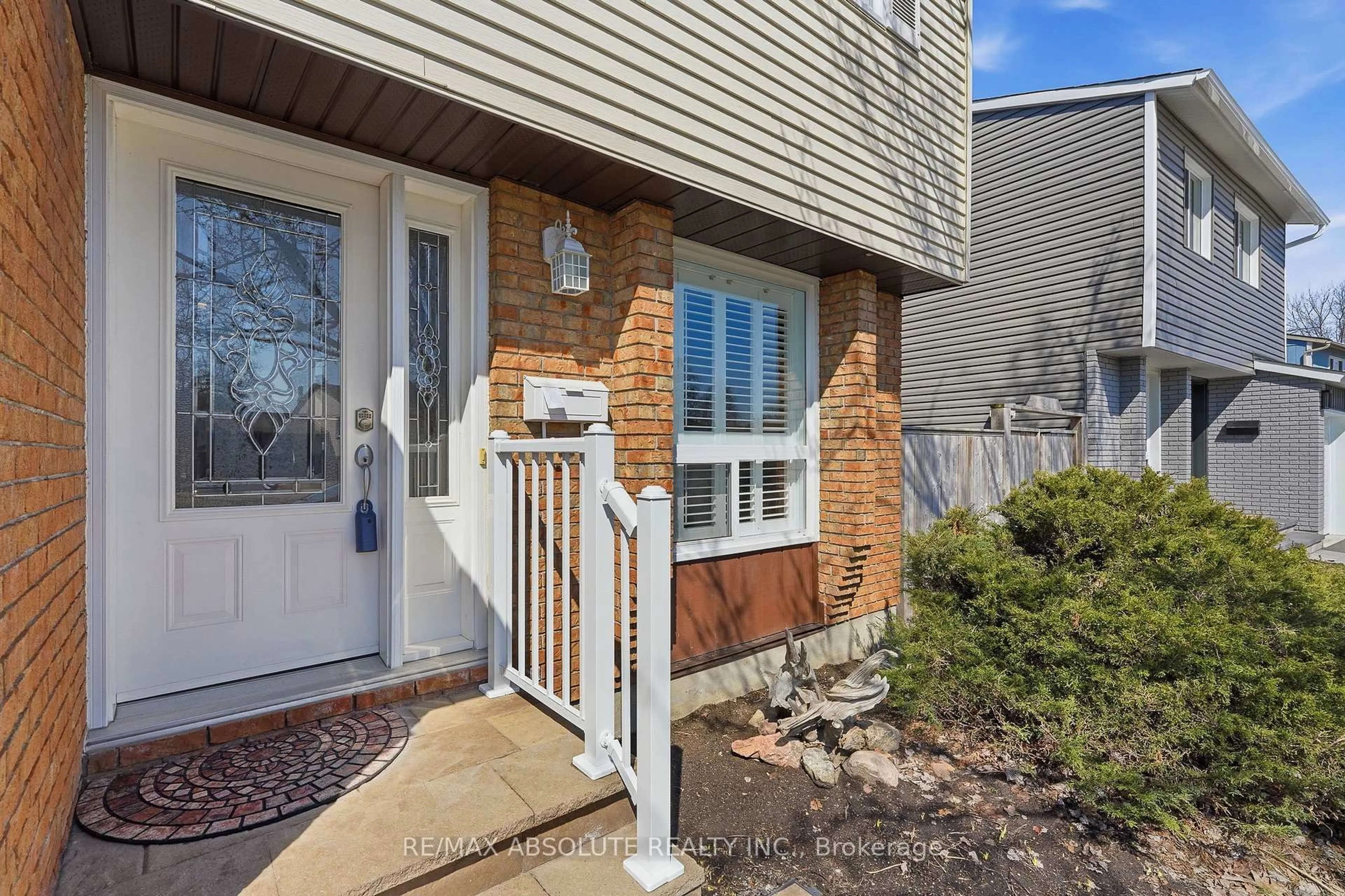 Indoor entryway for 1594 St Georges St, Ottawa Ontario K1E 2M9