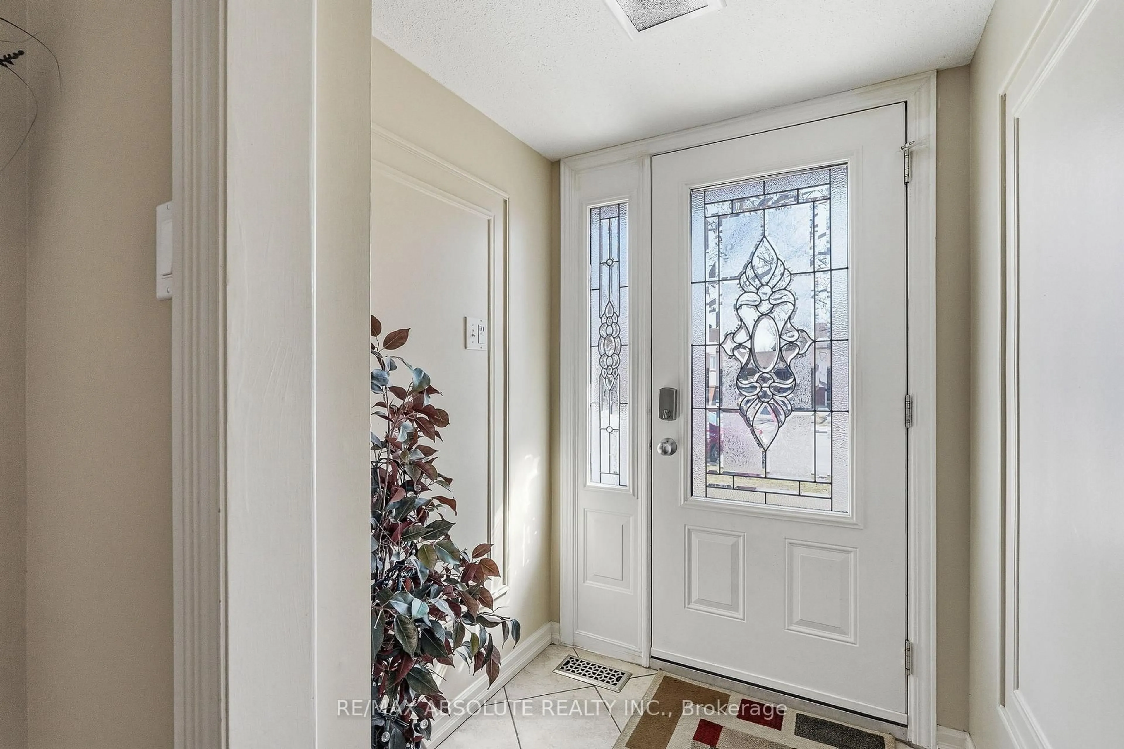 Indoor entryway for 1594 St Georges St, Ottawa Ontario K1E 2M9
