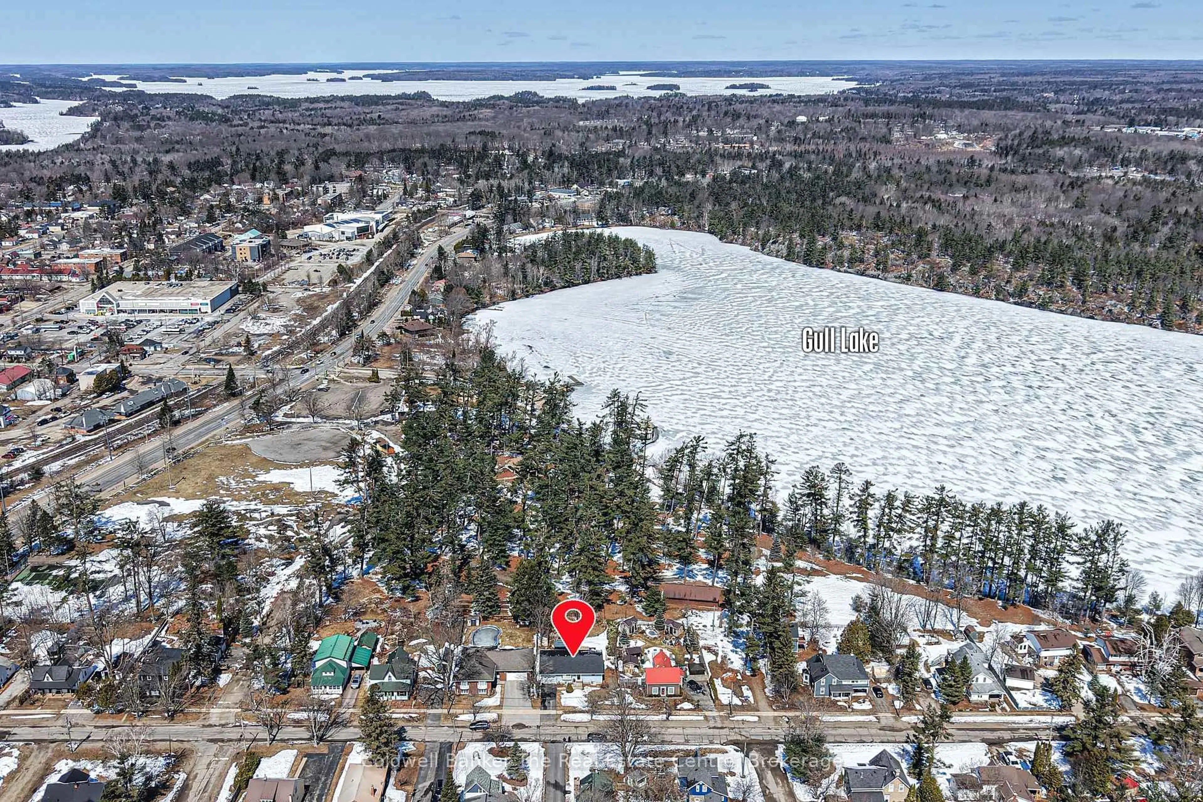A pic from outside/outdoor area/front of a property/back of a property/a pic from drone, unknown for 460 Phillip St, Gravenhurst Ontario P1P 1M4