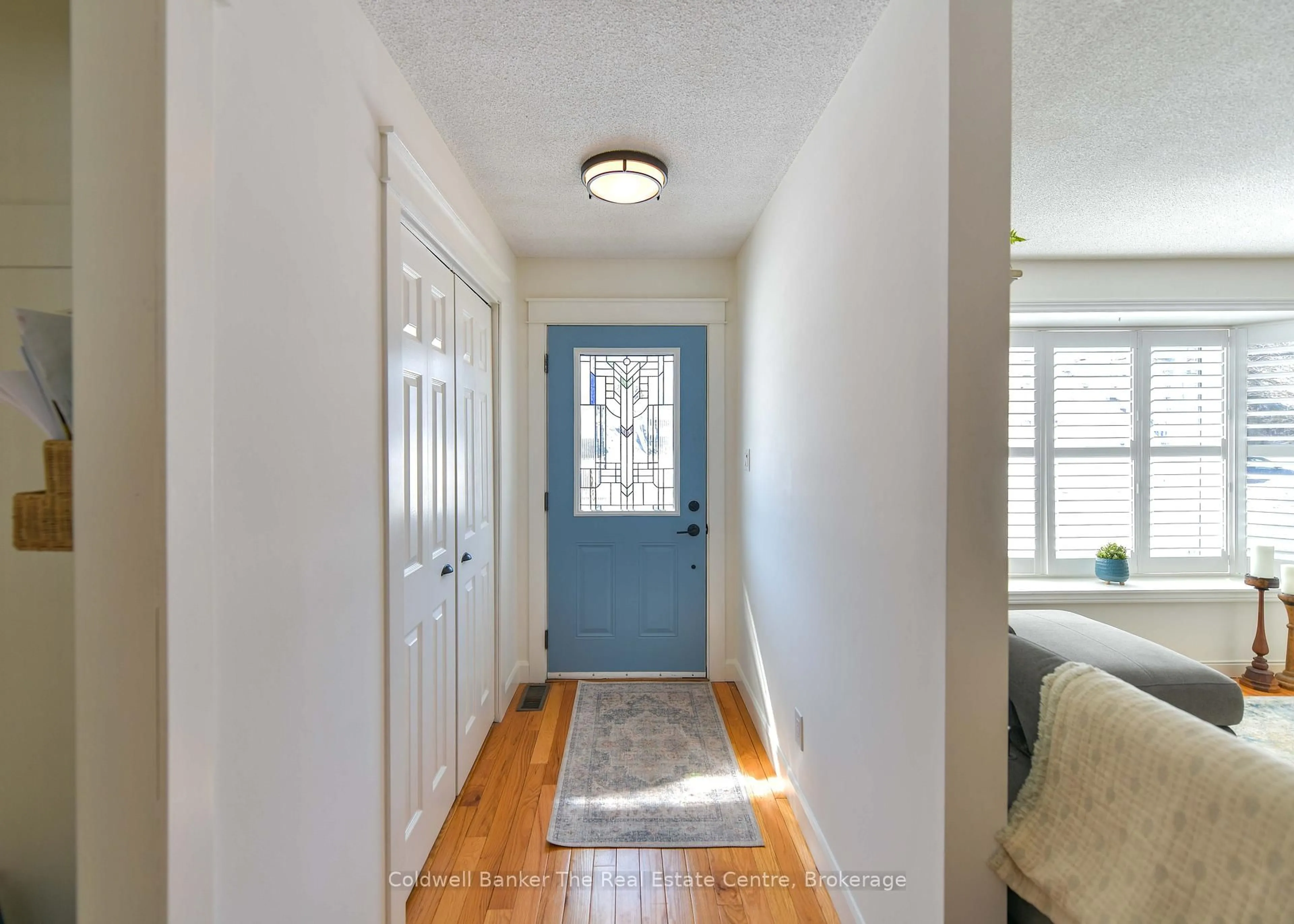 Indoor entryway for 460 Phillip St, Gravenhurst Ontario P1P 1M4