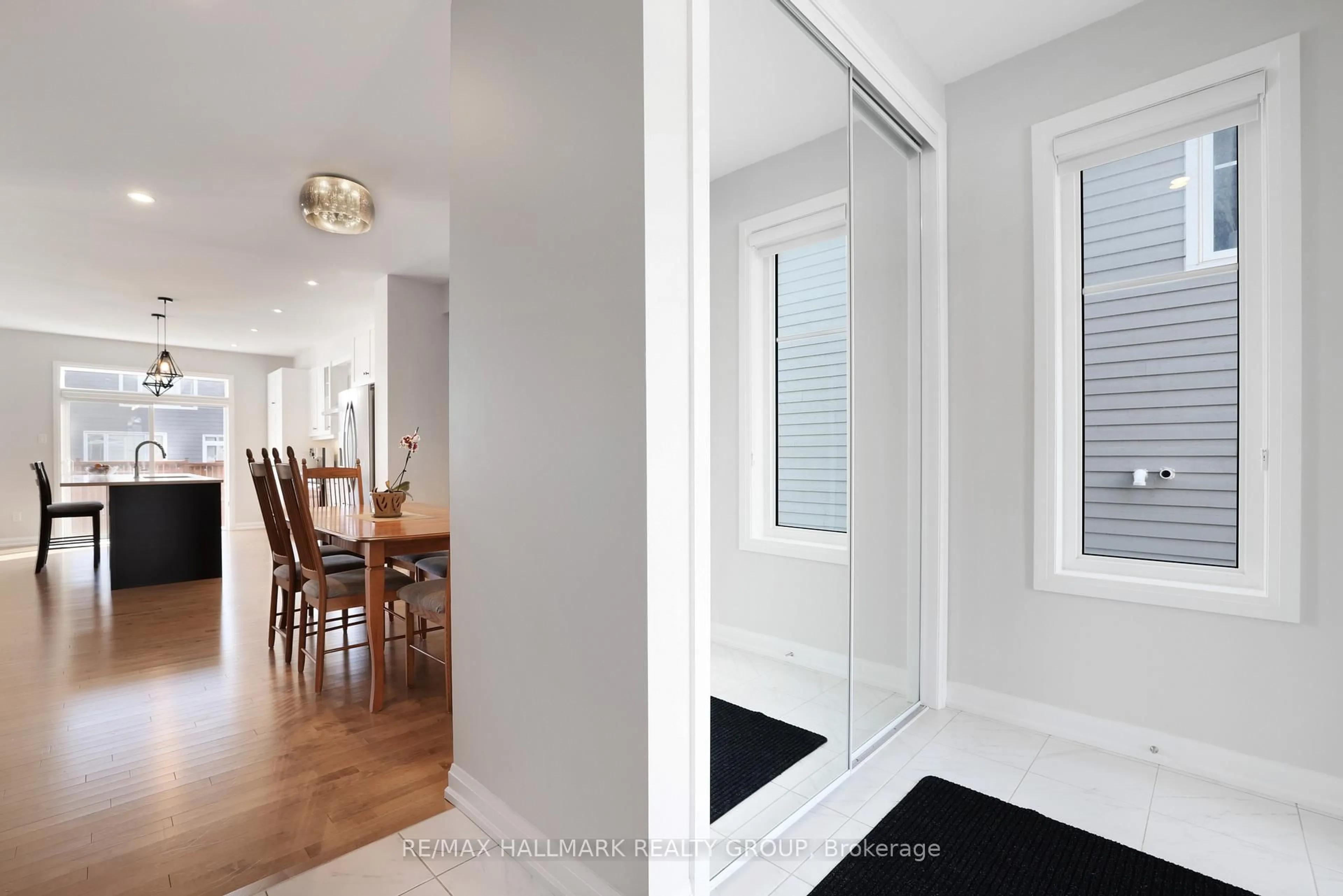 Indoor entryway for 278 Meynell Rd, Richmond Ontario K0A 2Z0