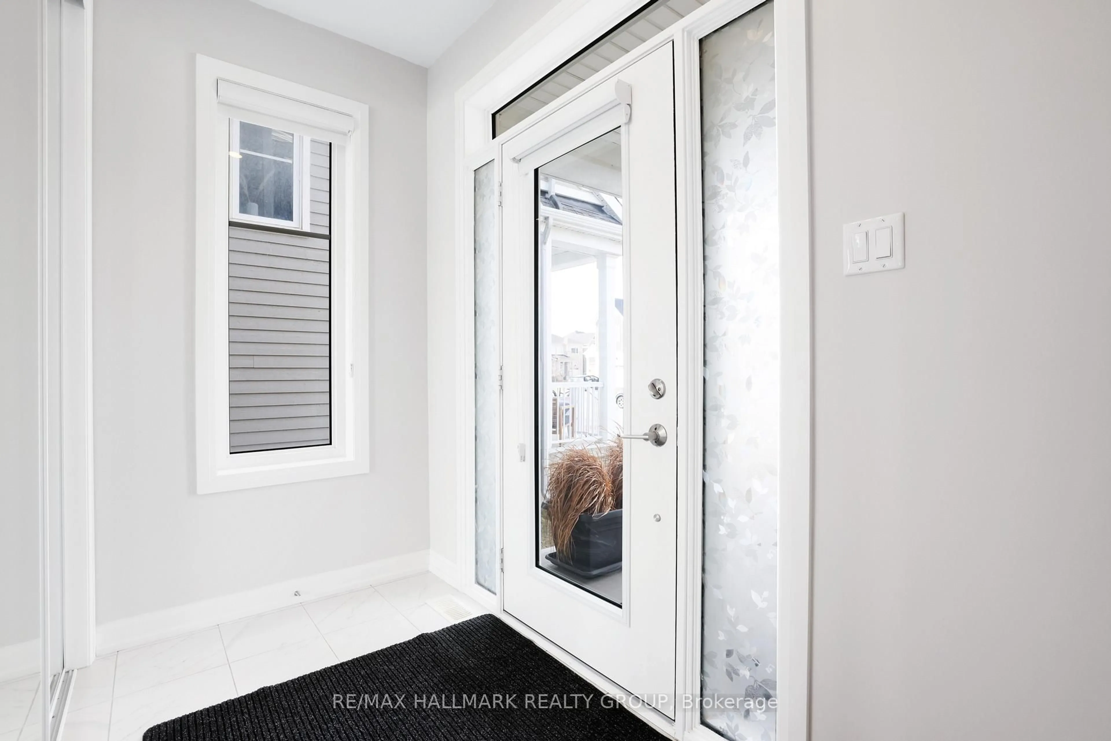 Indoor entryway for 278 Meynell Rd, Richmond Ontario K0A 2Z0