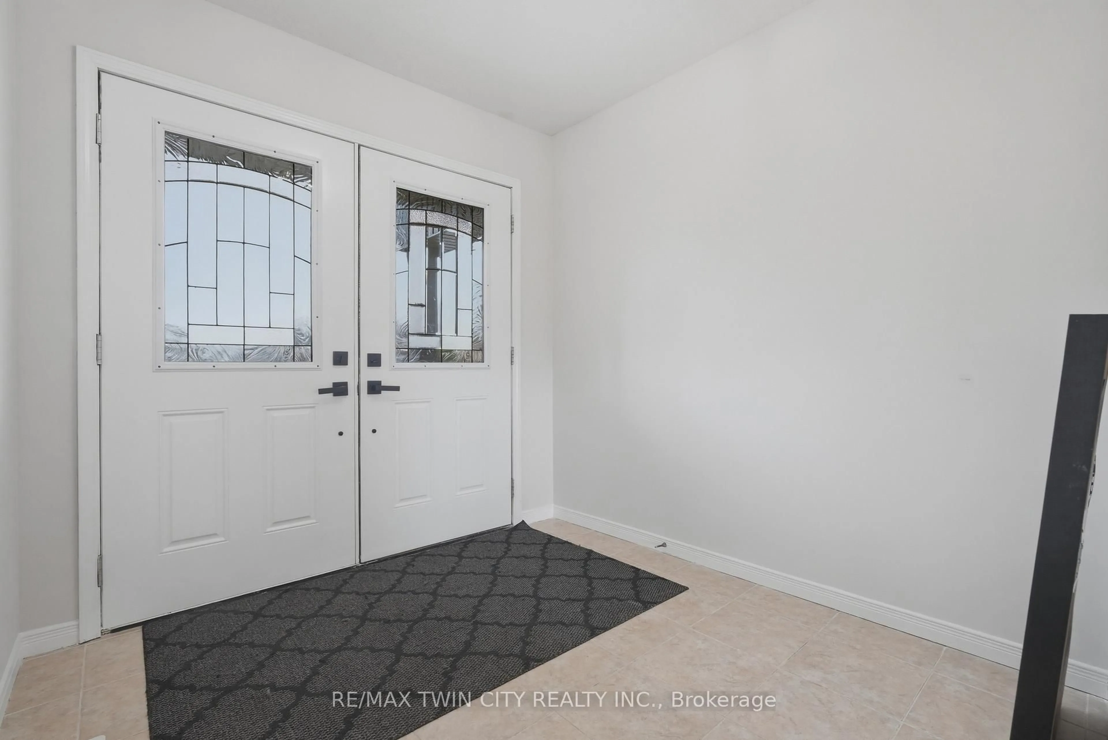 Indoor entryway for 288 Steepleridge St, Kitchener Ontario N2P 0B4