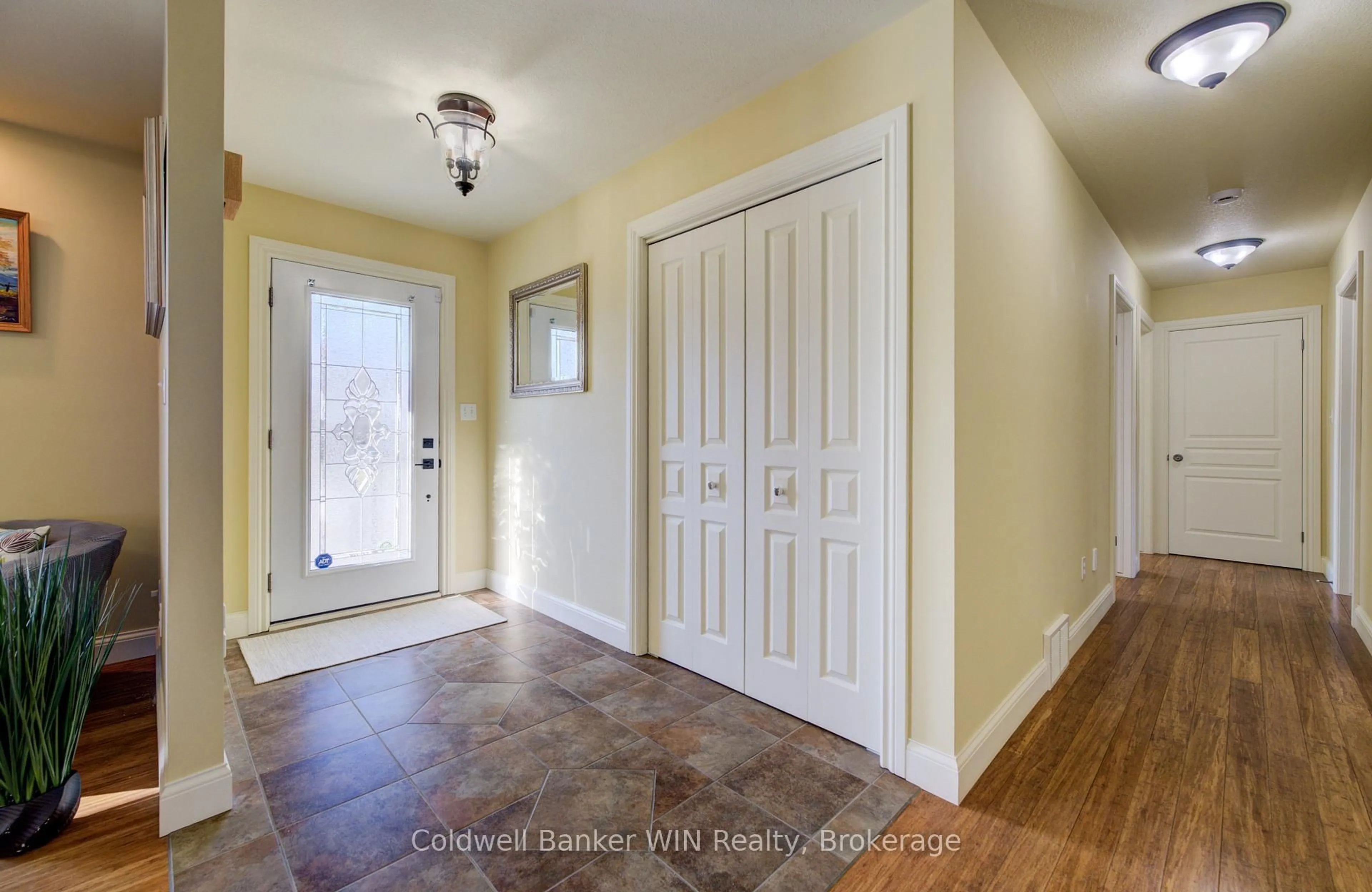 Indoor entryway for 34 Regency Dr, Minto Ontario N0G 1M0