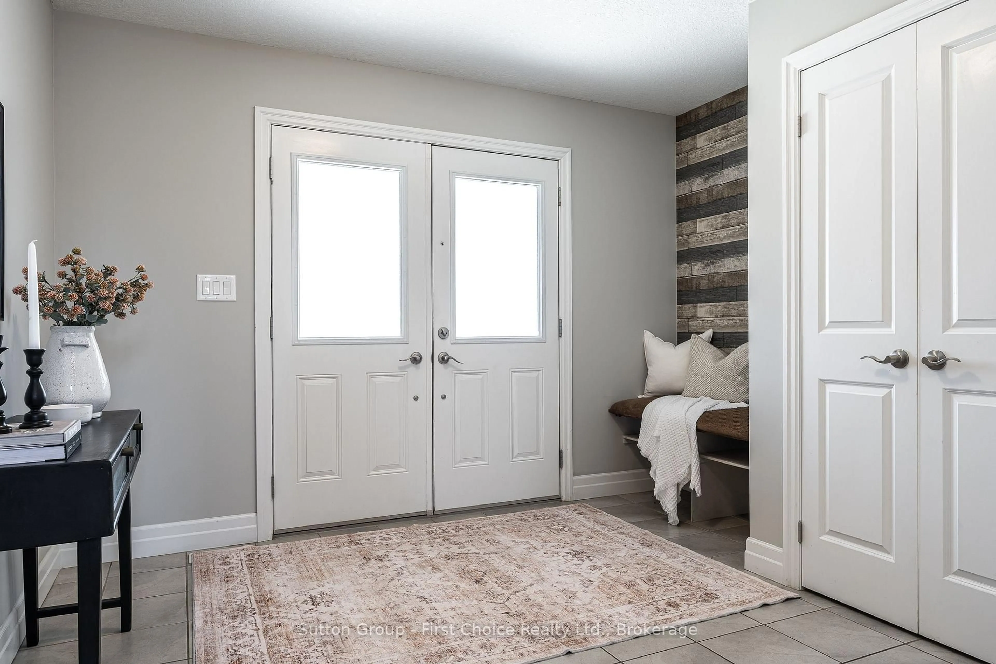 Indoor entryway for 59 Bradshaw Dr, Stratford Ontario N5A 0E2