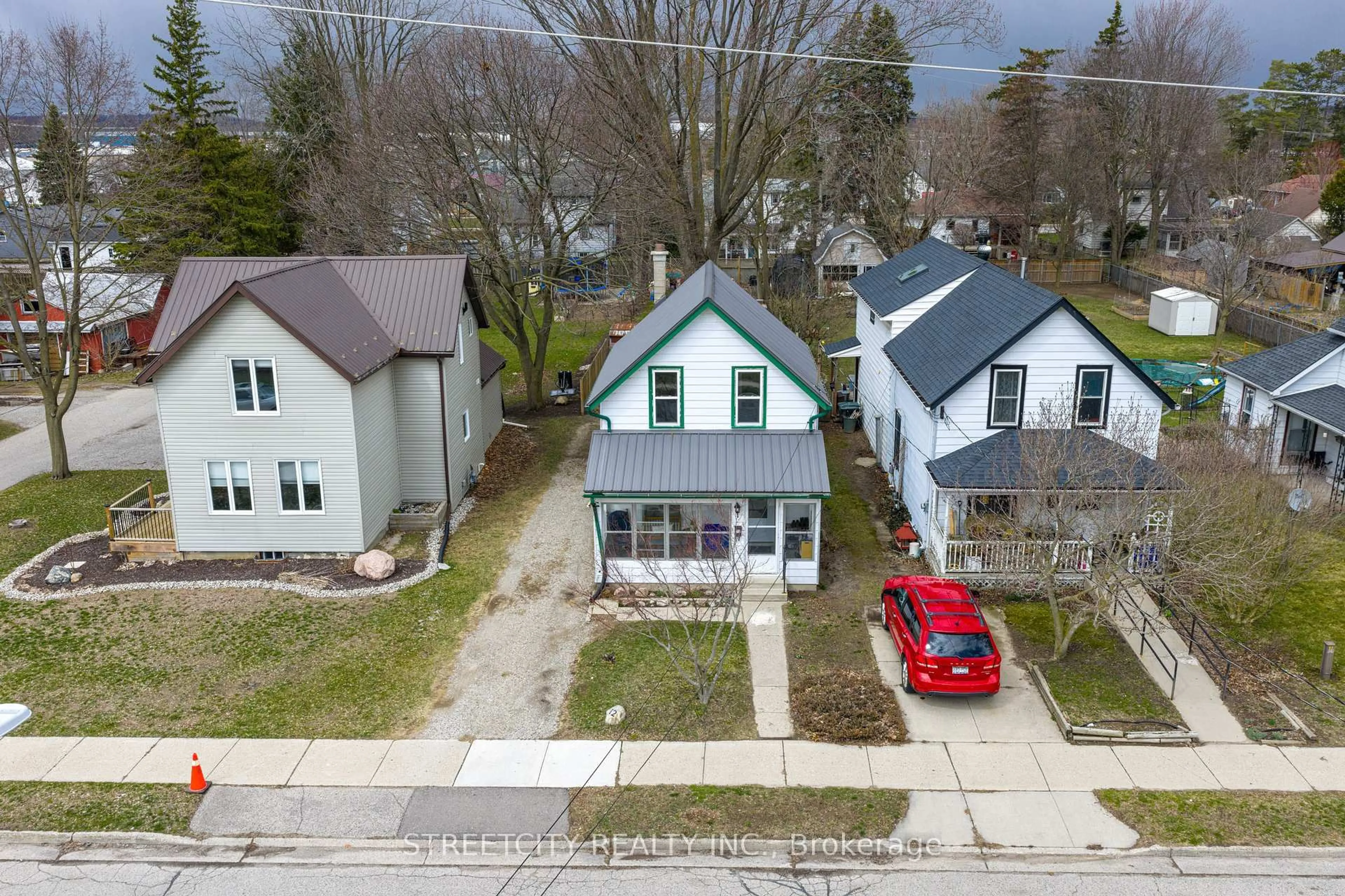 A pic from outside/outdoor area/front of a property/back of a property/a pic from drone, street for 12 Pearl St, Tillsonburg Ontario N4G 1L3