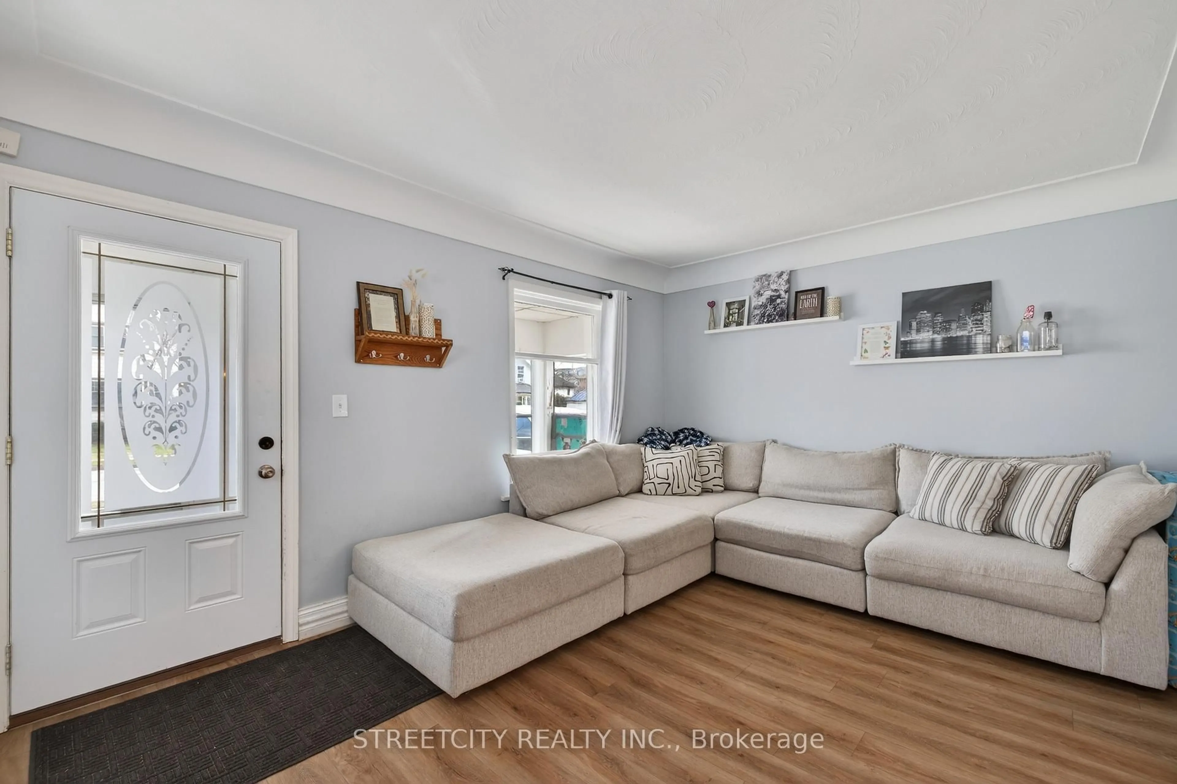 Living room with furniture, unknown for 12 Pearl St, Tillsonburg Ontario N4G 1L3