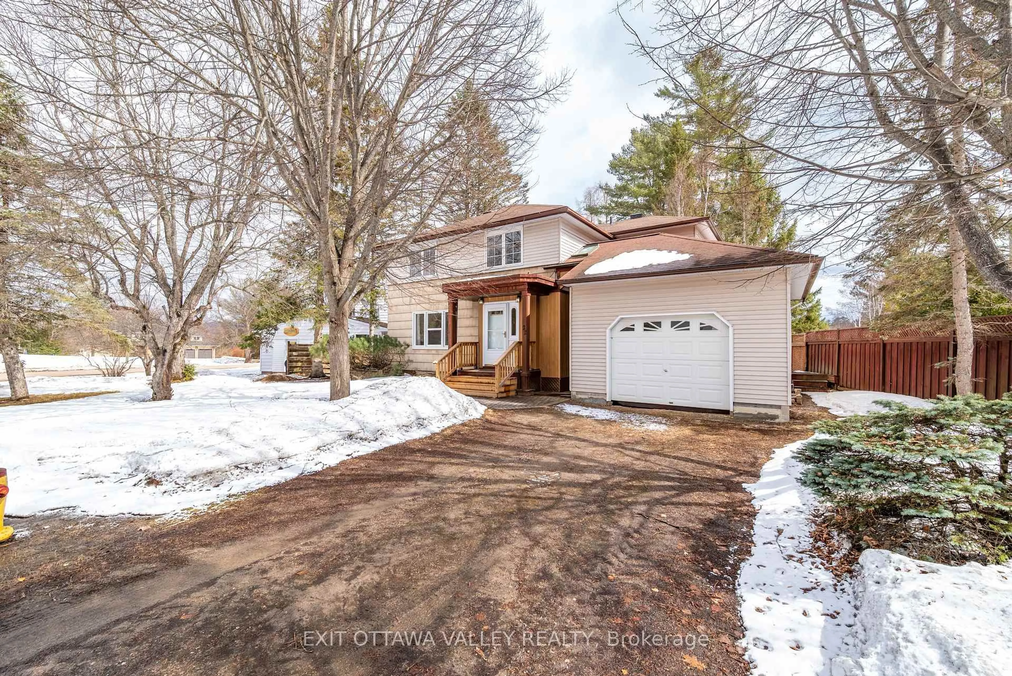 Unknown for 22 Cabot Pl, Deep River Ontario K0J 1P0