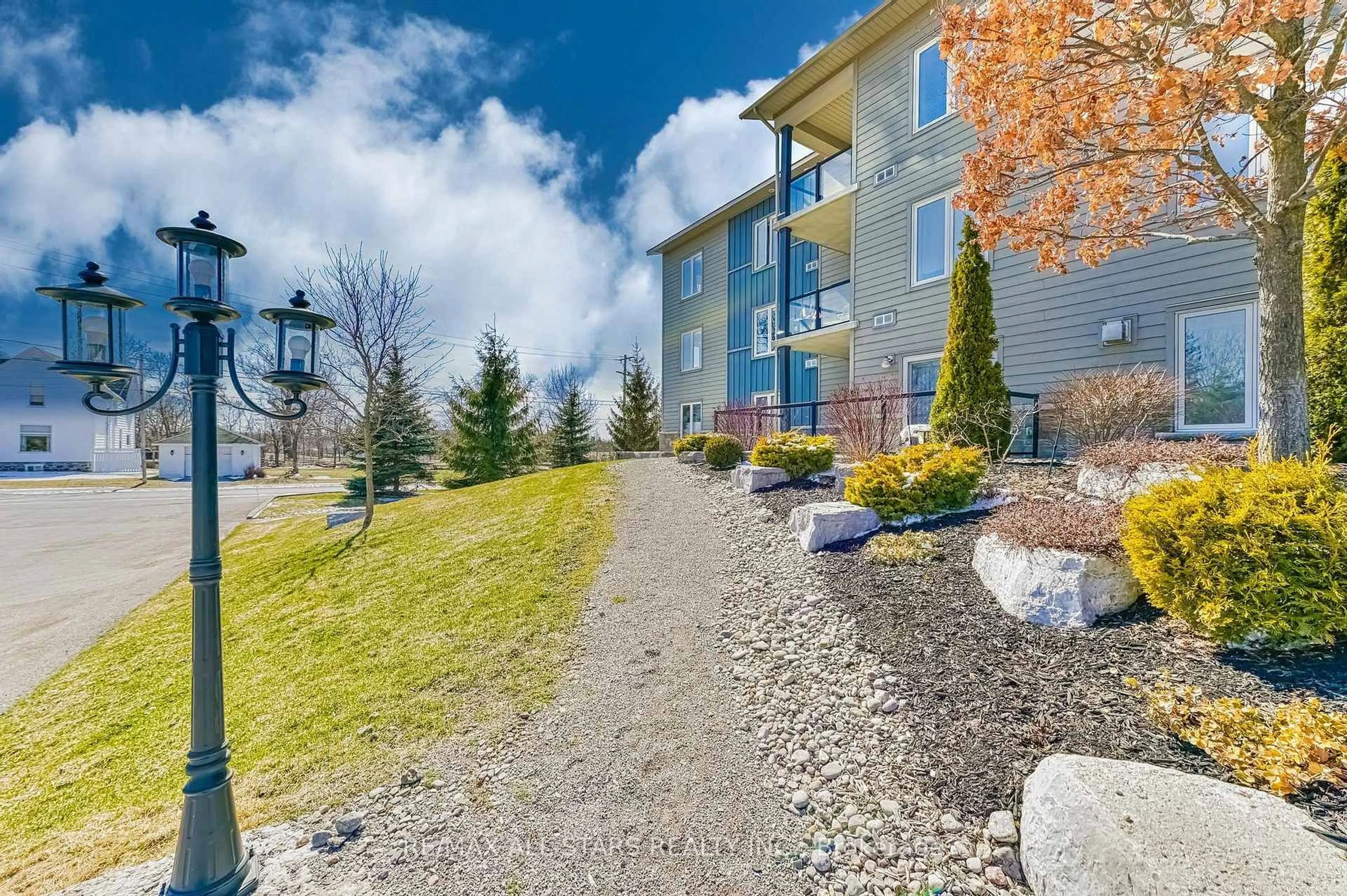 Patio, unknown for 94 Francis St #201, Kawartha Lakes Ontario K0M 1N0