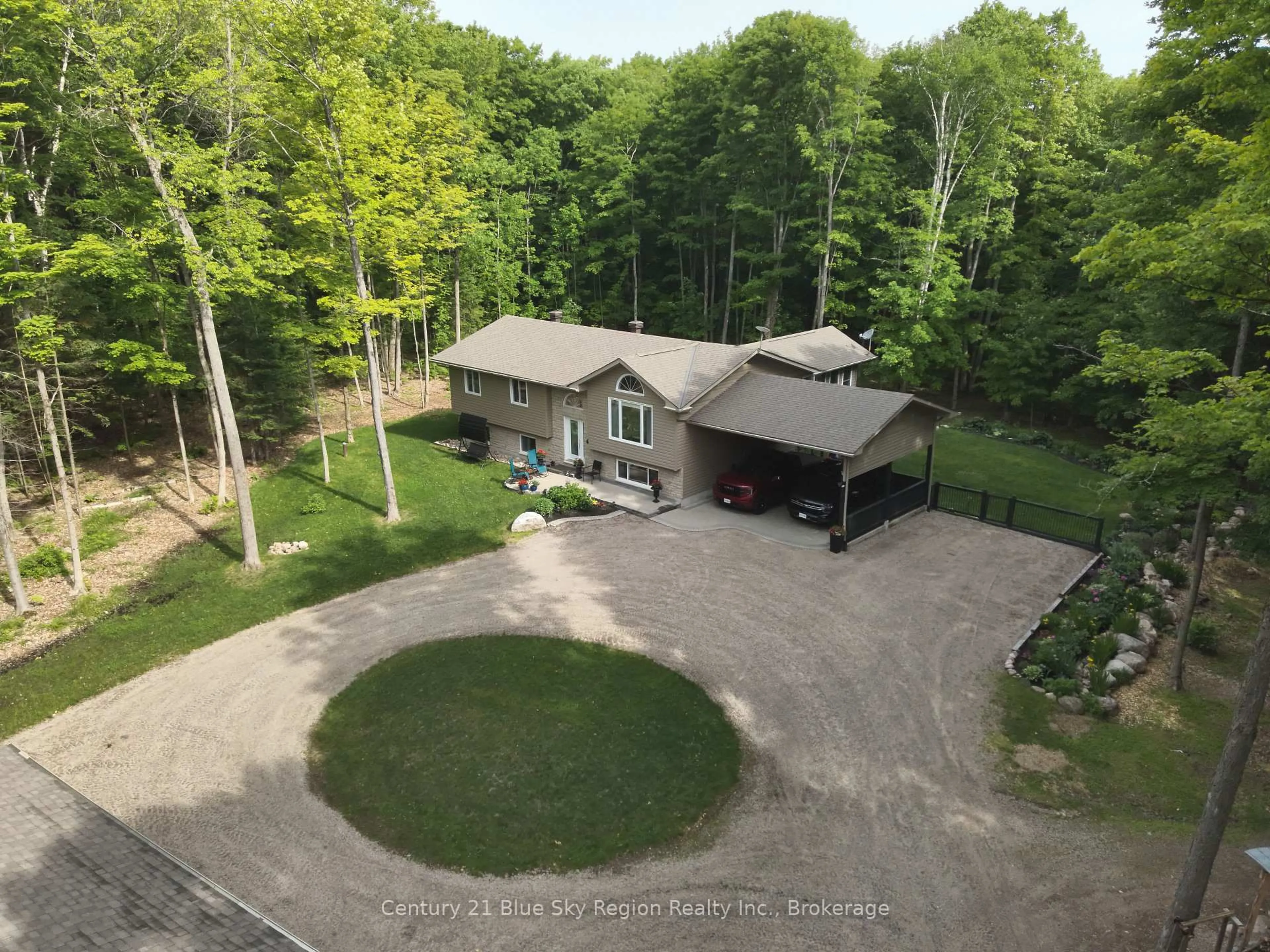 A pic from outside/outdoor area/front of a property/back of a property/a pic from drone, unknown for 176 SKI HILL Rd, Powassan Ontario P0H 1Z0