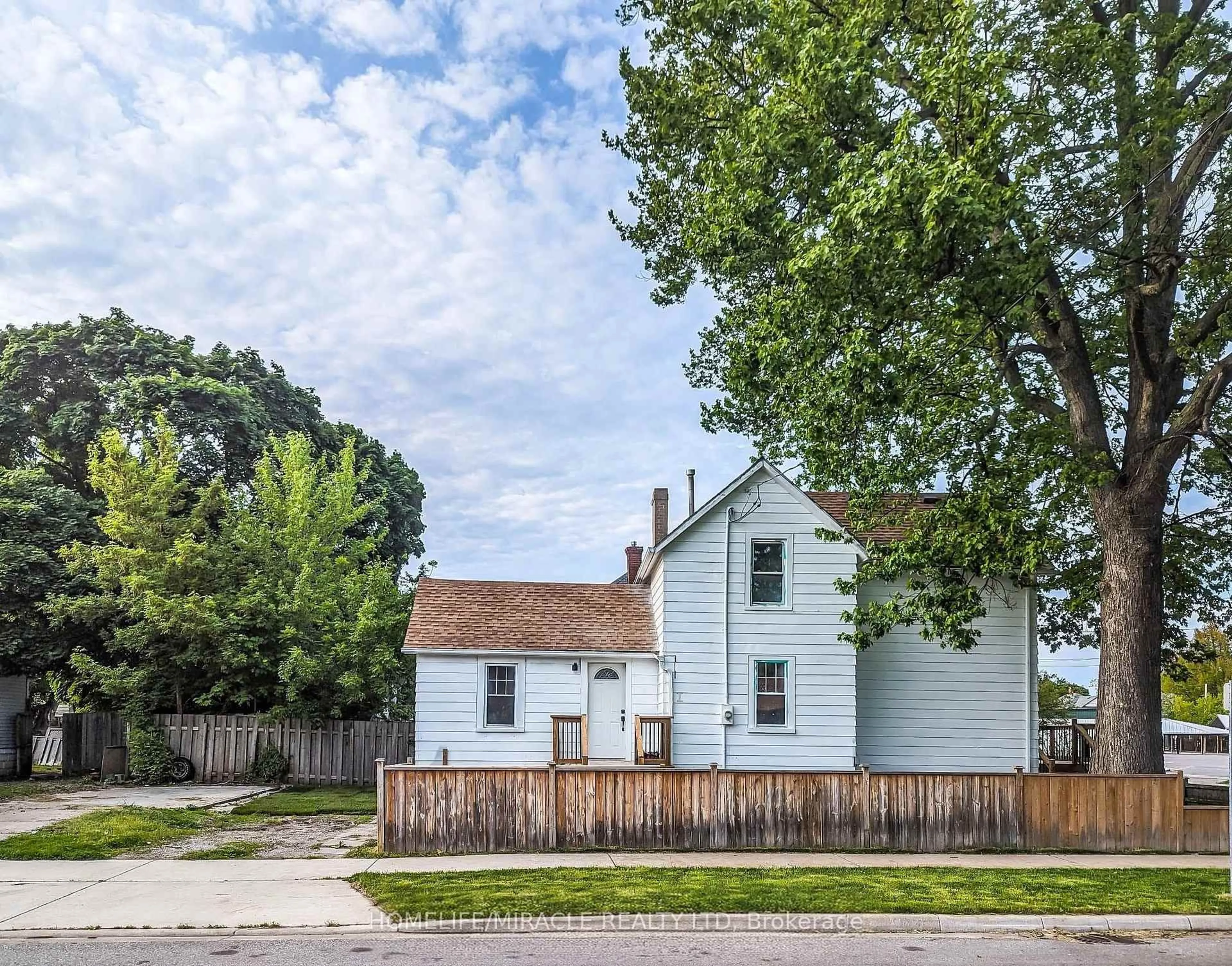 Unknown for 137 Proctor St, Sarnia Ontario N7T 3G1