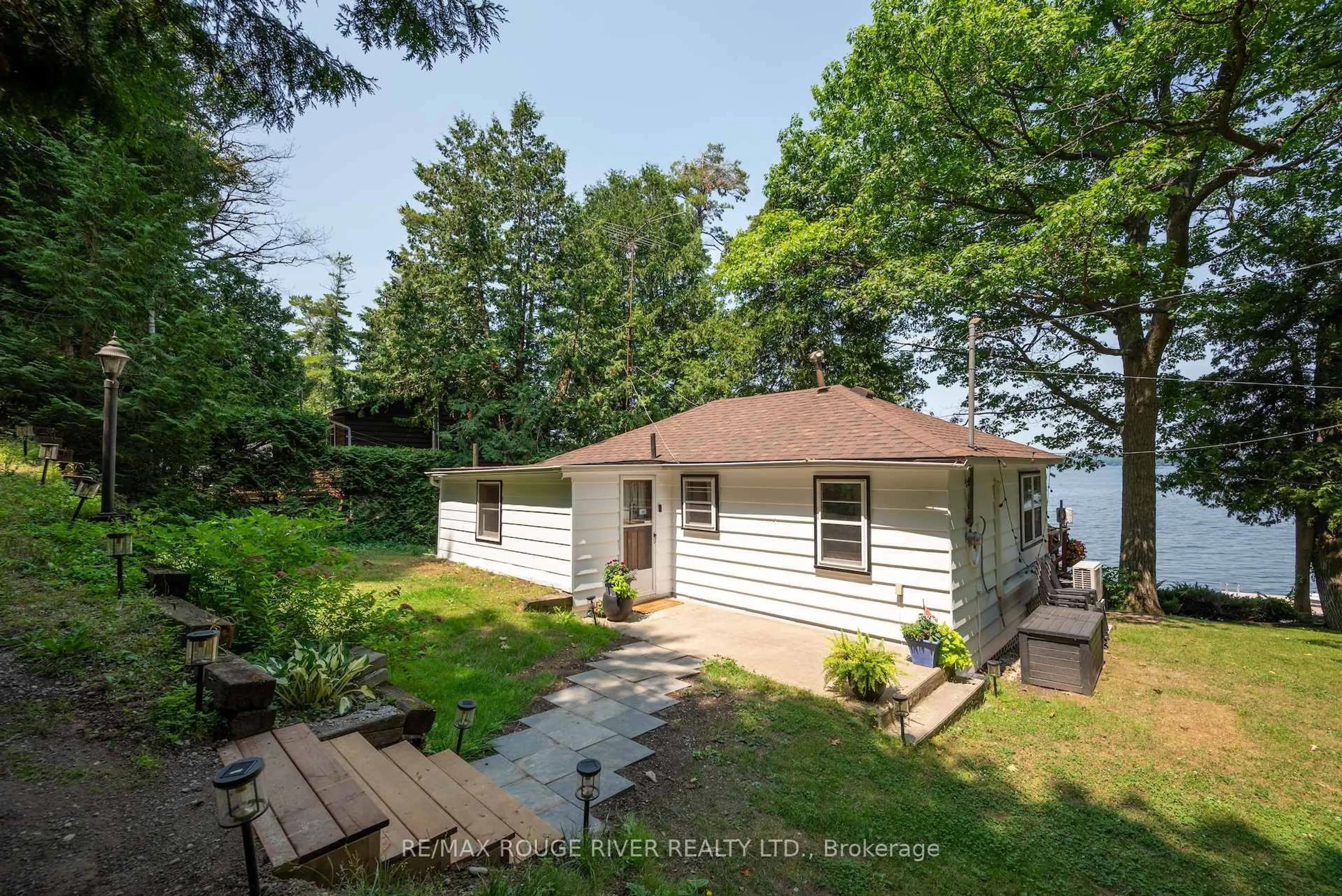 A pic from outside/outdoor area/front of a property/back of a property/a pic from drone, water/lake/river/ocean view for 5248 King Rd #200, Hamilton Township Ontario K0L 1E0