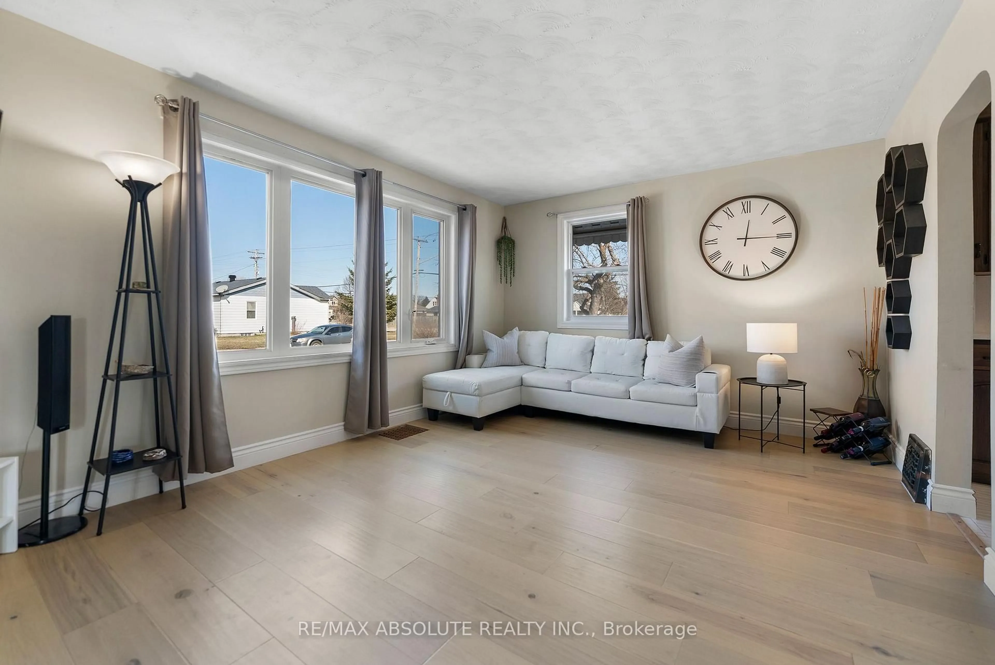 Living room with furniture, unknown for 61 Third Ave, Arnprior Ontario K7S 1Y6