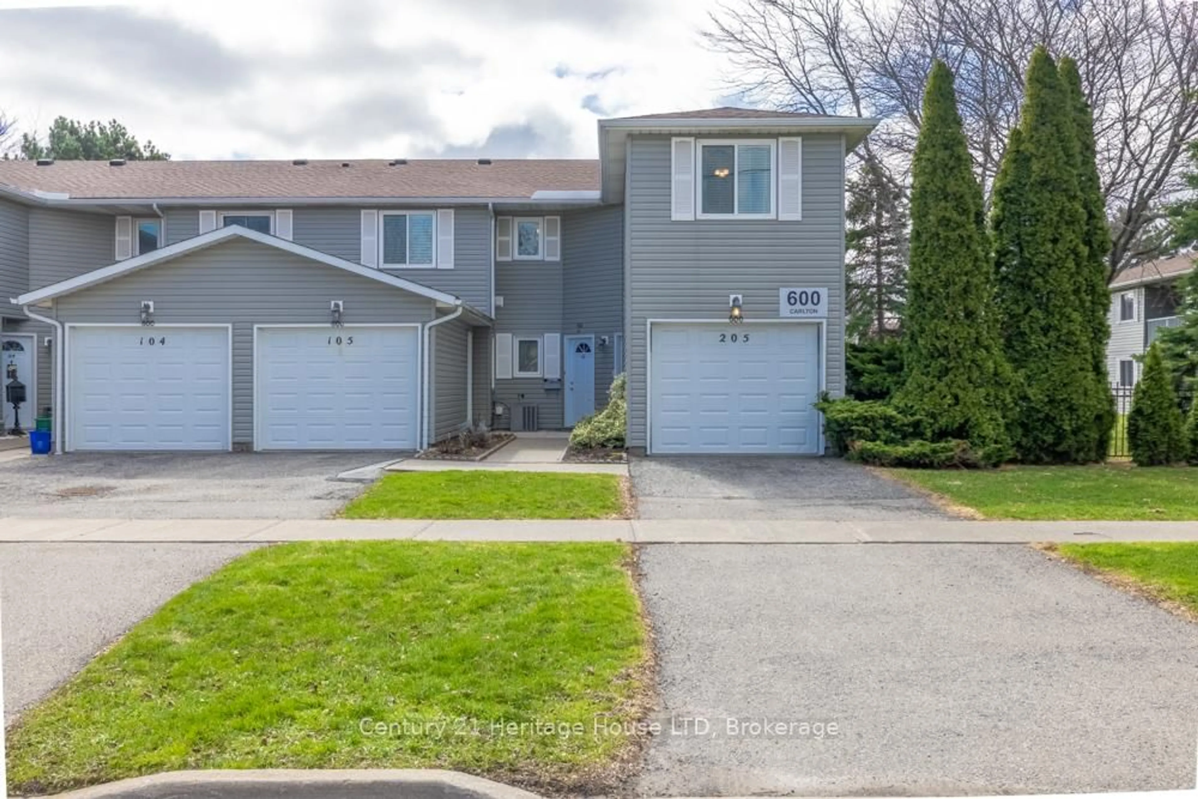 A pic from outside/outdoor area/front of a property/back of a property/a pic from drone, street for 600 Carlton St #205, St. Catharines Ontario L2M 7V9